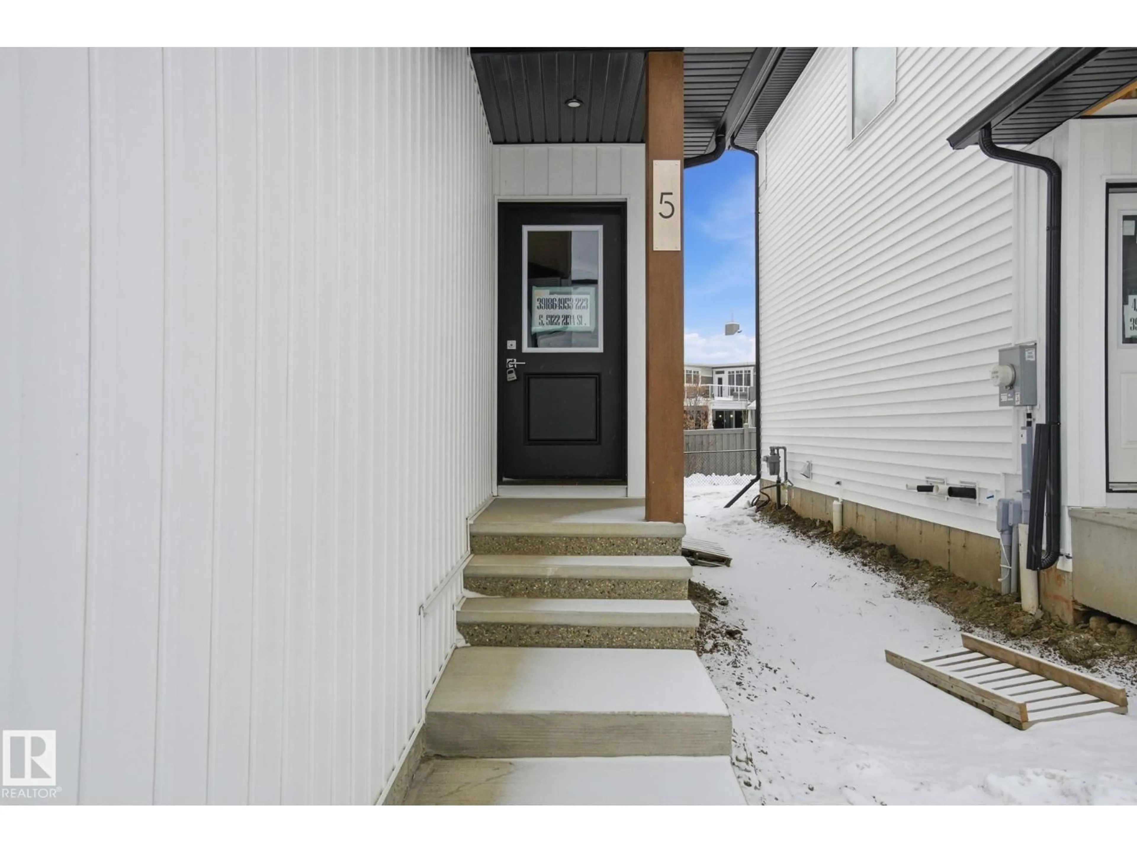 Indoor entryway for 5 - 5122 213A ST, Edmonton Alberta T6M1M6