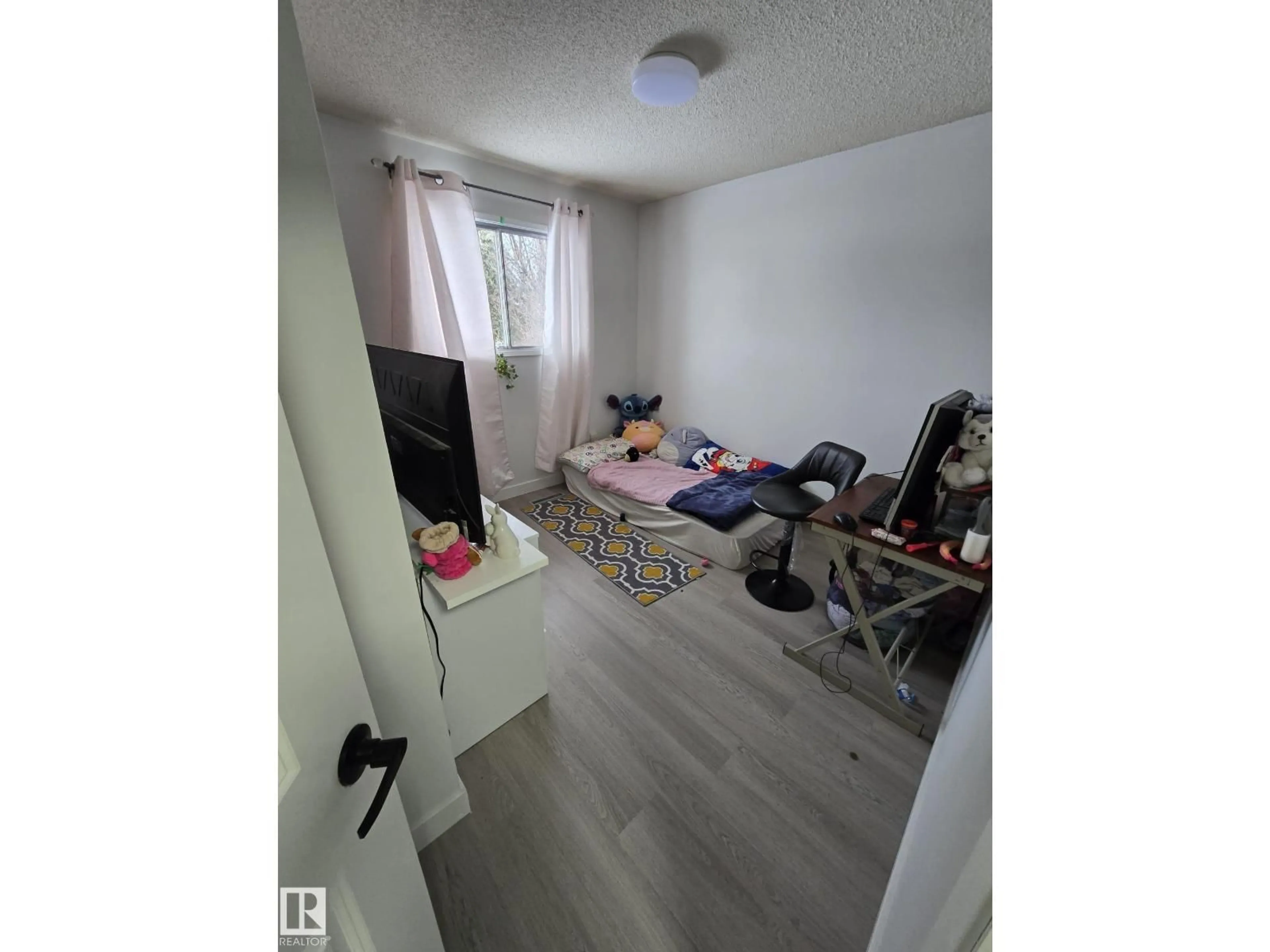 A pic of a room for NW - 14224 78 ST, Edmonton Alberta T5C1H5