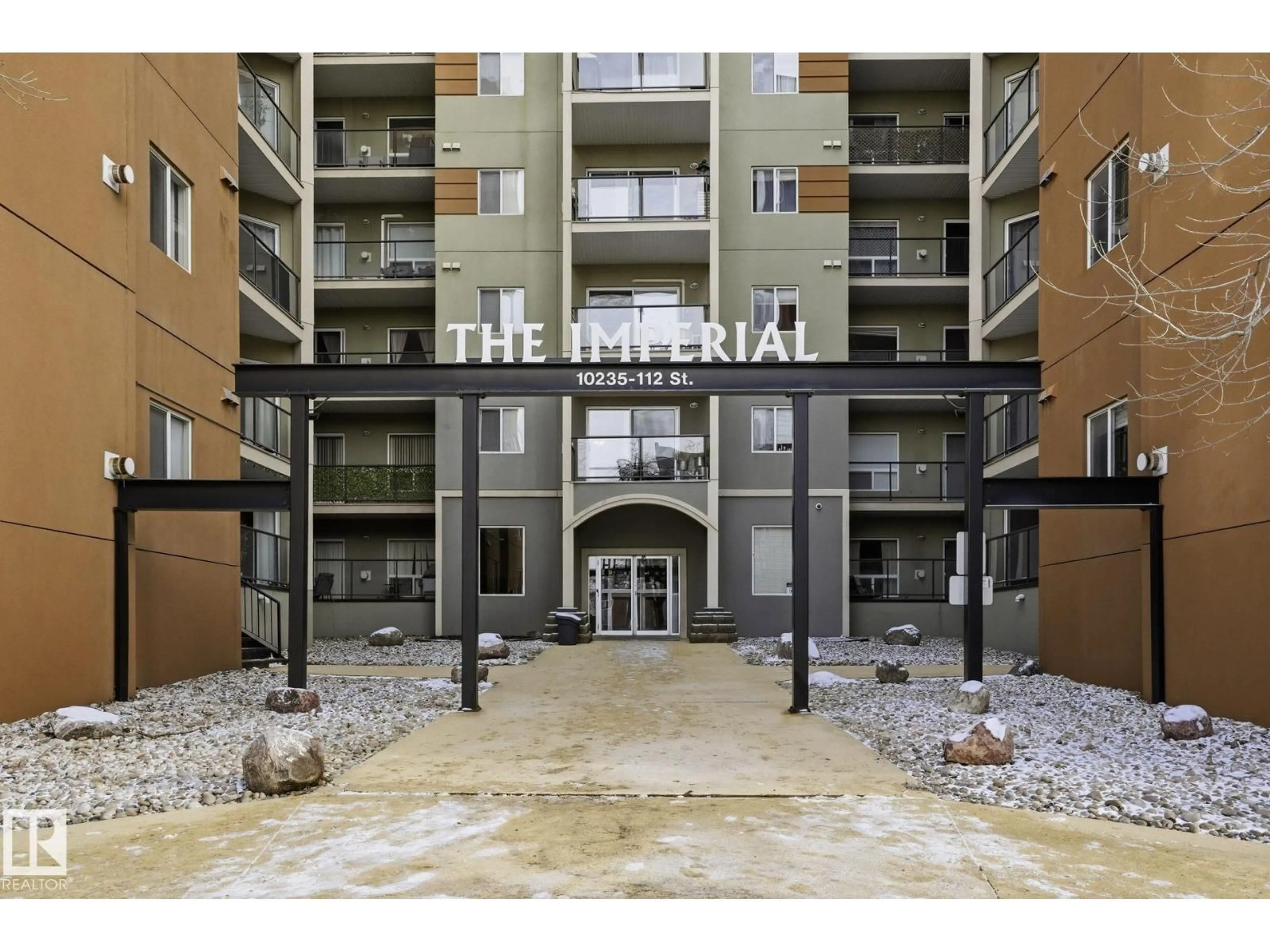 Indoor foyer for #402 - 10235 112 ST, Edmonton Alberta T5K1M7