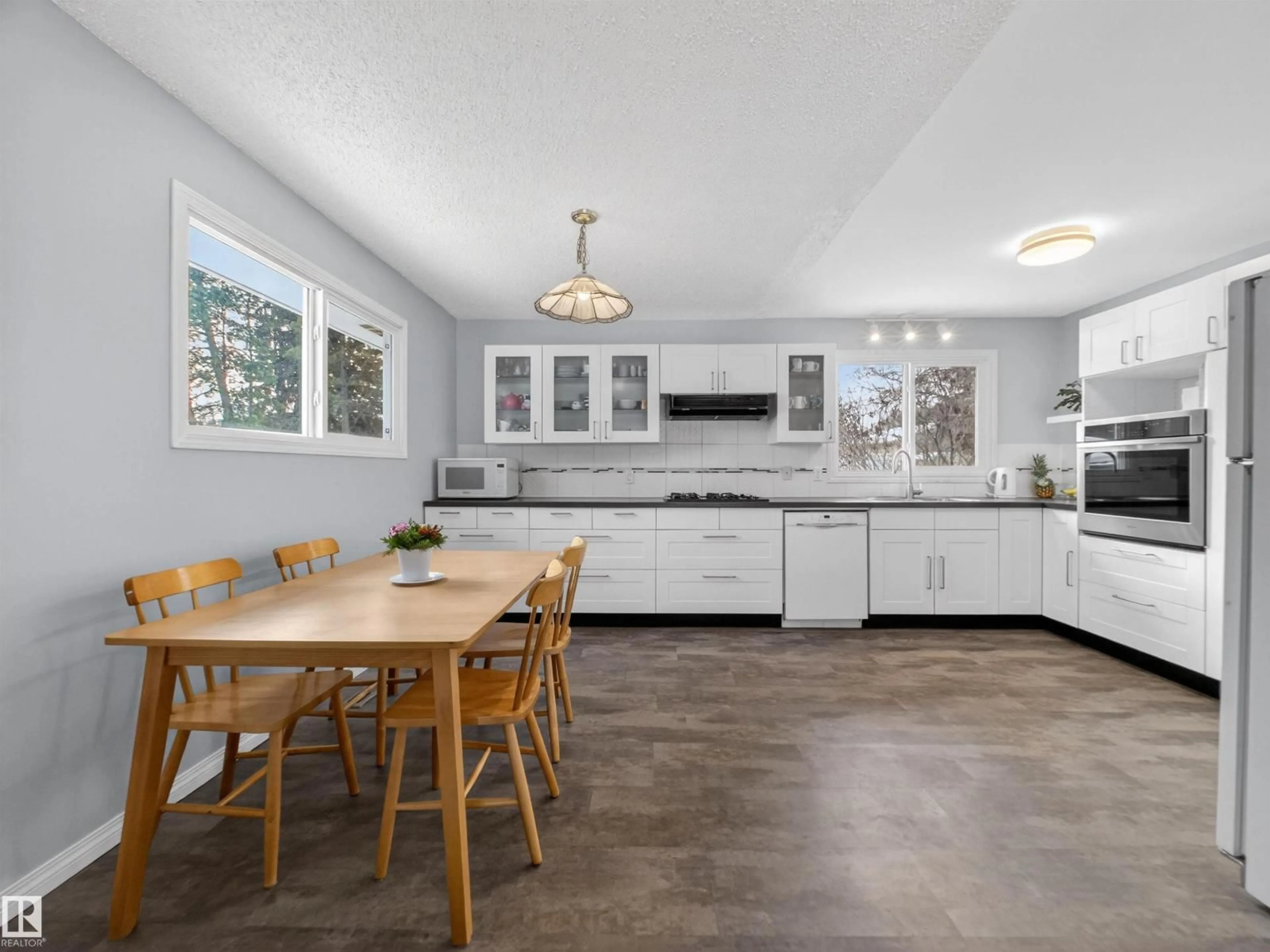Open concept kitchen, ceramic/tile floor for 3 FALLHAVEN PL, St. Albert Alberta T8N1V1