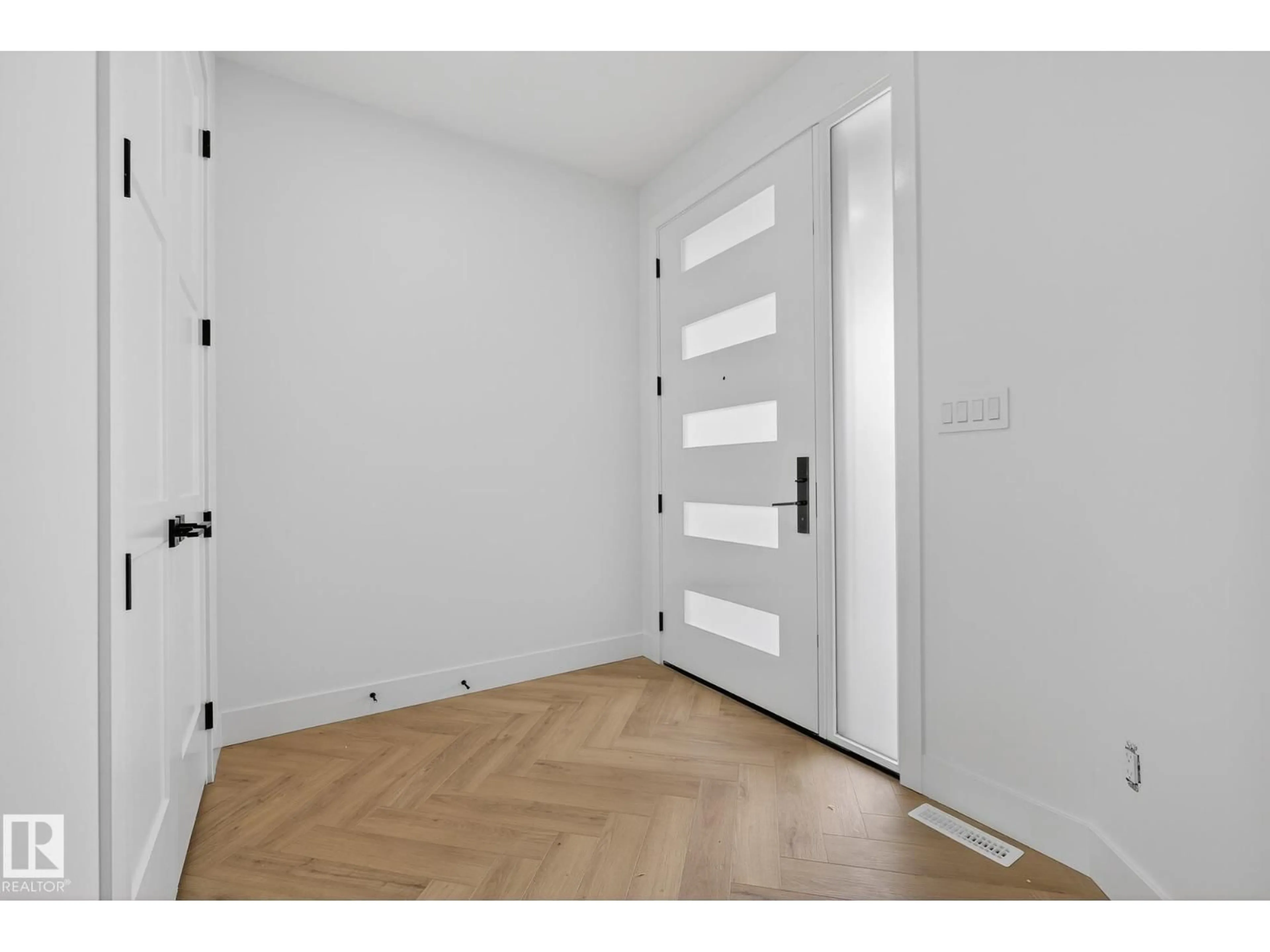 Indoor entryway for 34 AVONLEA WY, Spruce Grove Alberta T7X0Y3