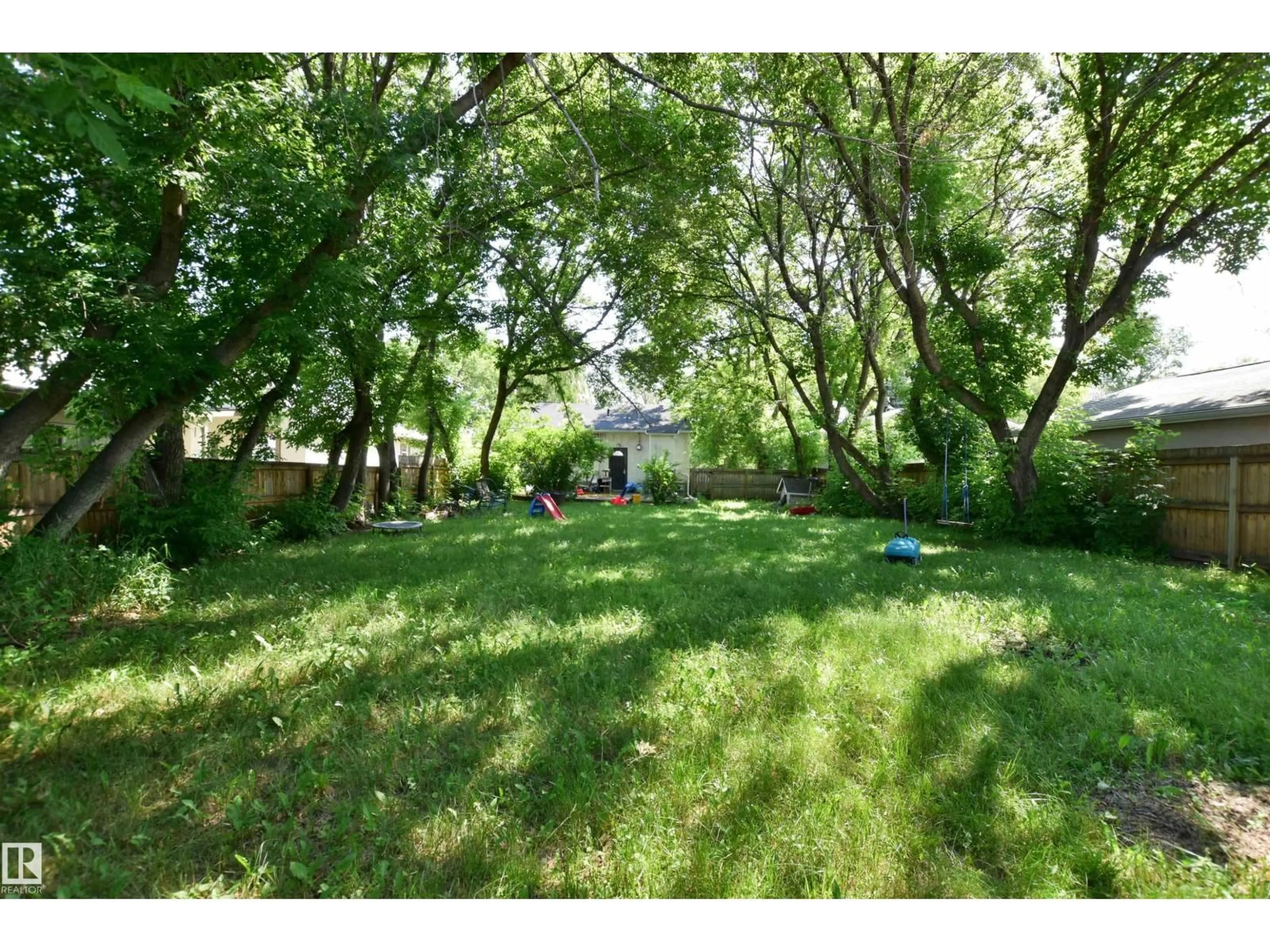 A pic from outside/outdoor area/front of a property/back of a property/a pic from drone, forest/trees view for NW - 9734 152 ST, Edmonton Alberta T5P1X1