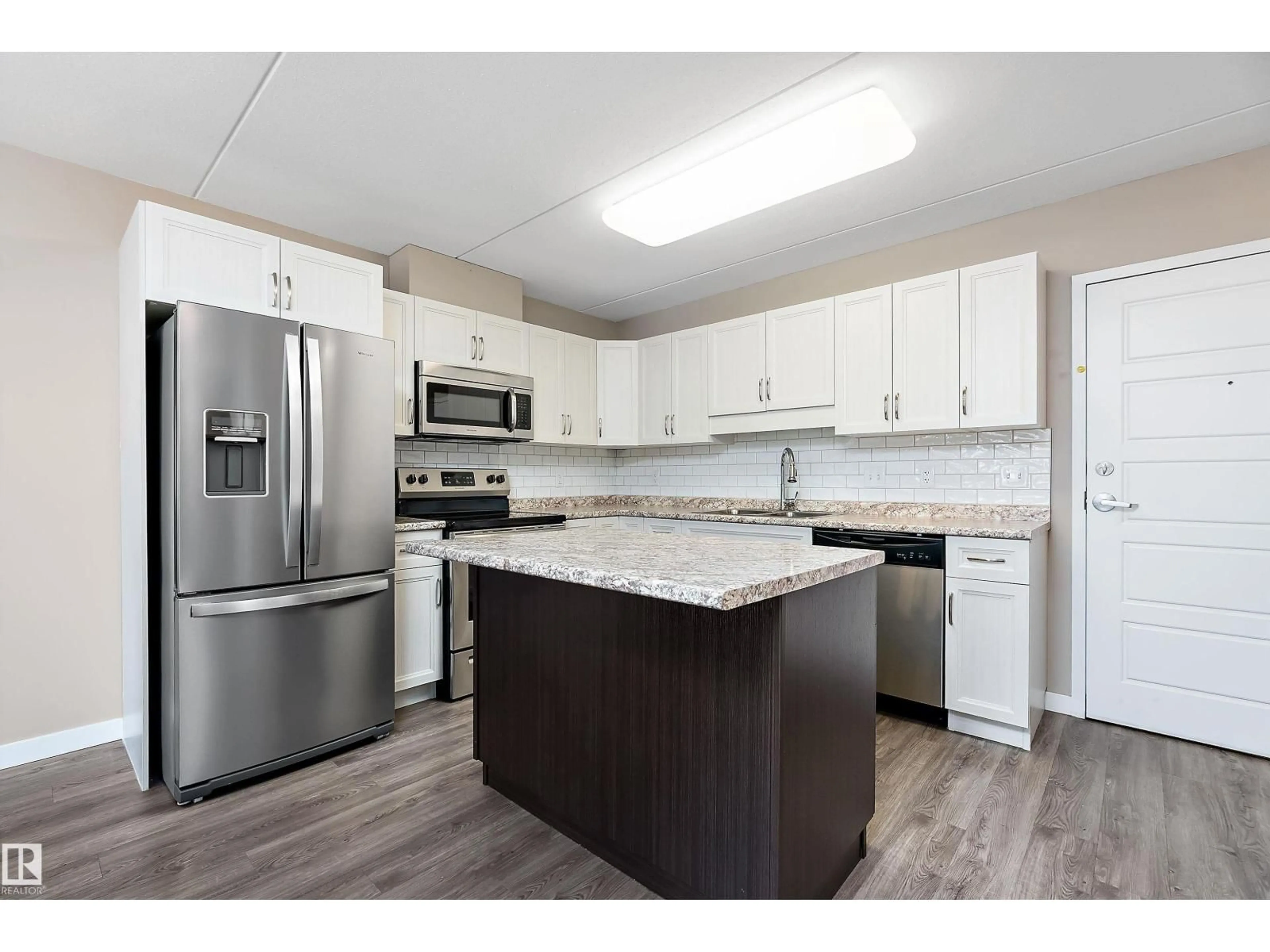 Standard kitchen, unknown for 206 - 4002 47 ST, Drayton Valley Alberta T7A0A2