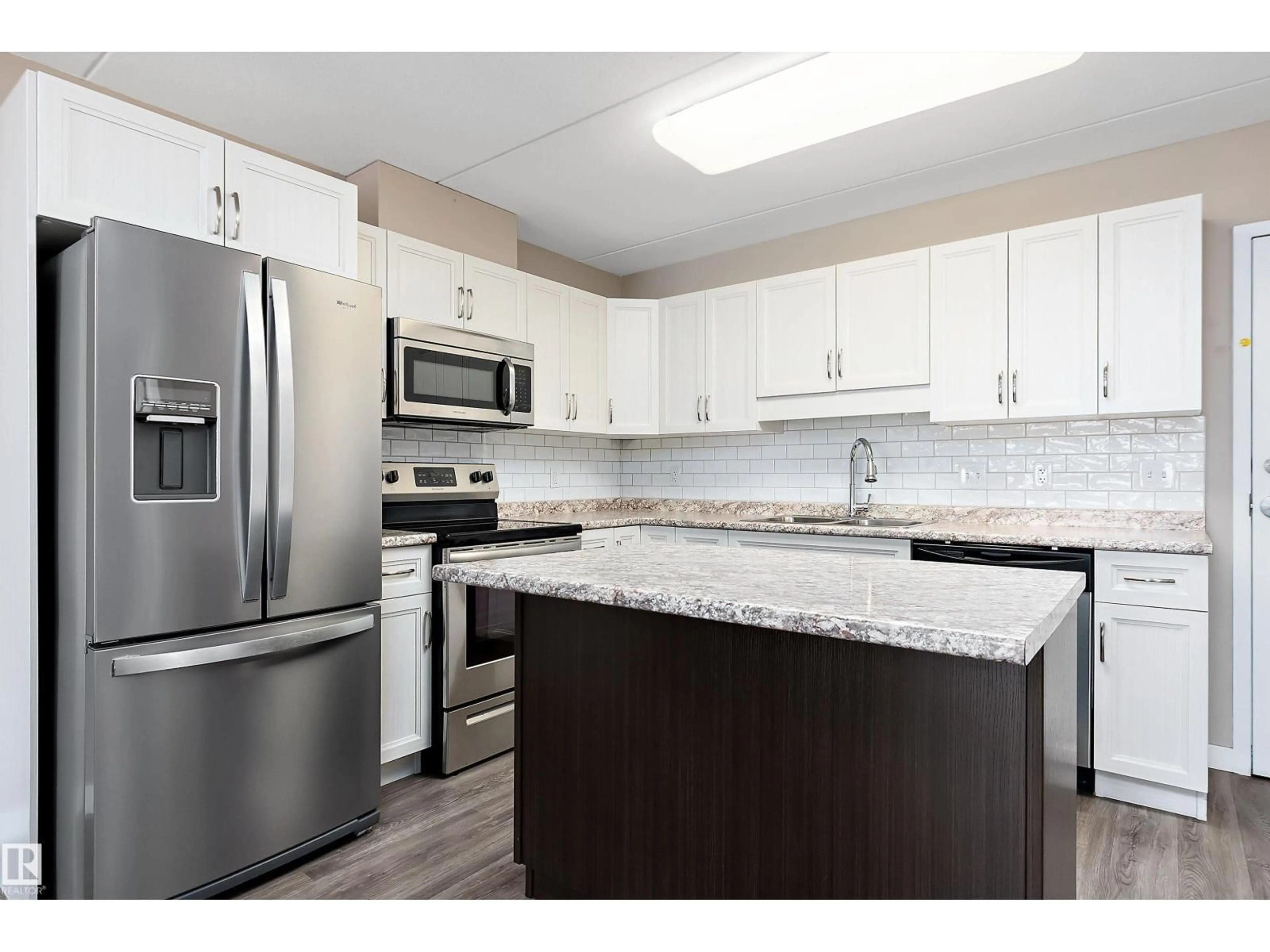 Standard kitchen, unknown for 206 - 4002 47 ST, Drayton Valley Alberta T7A0A2