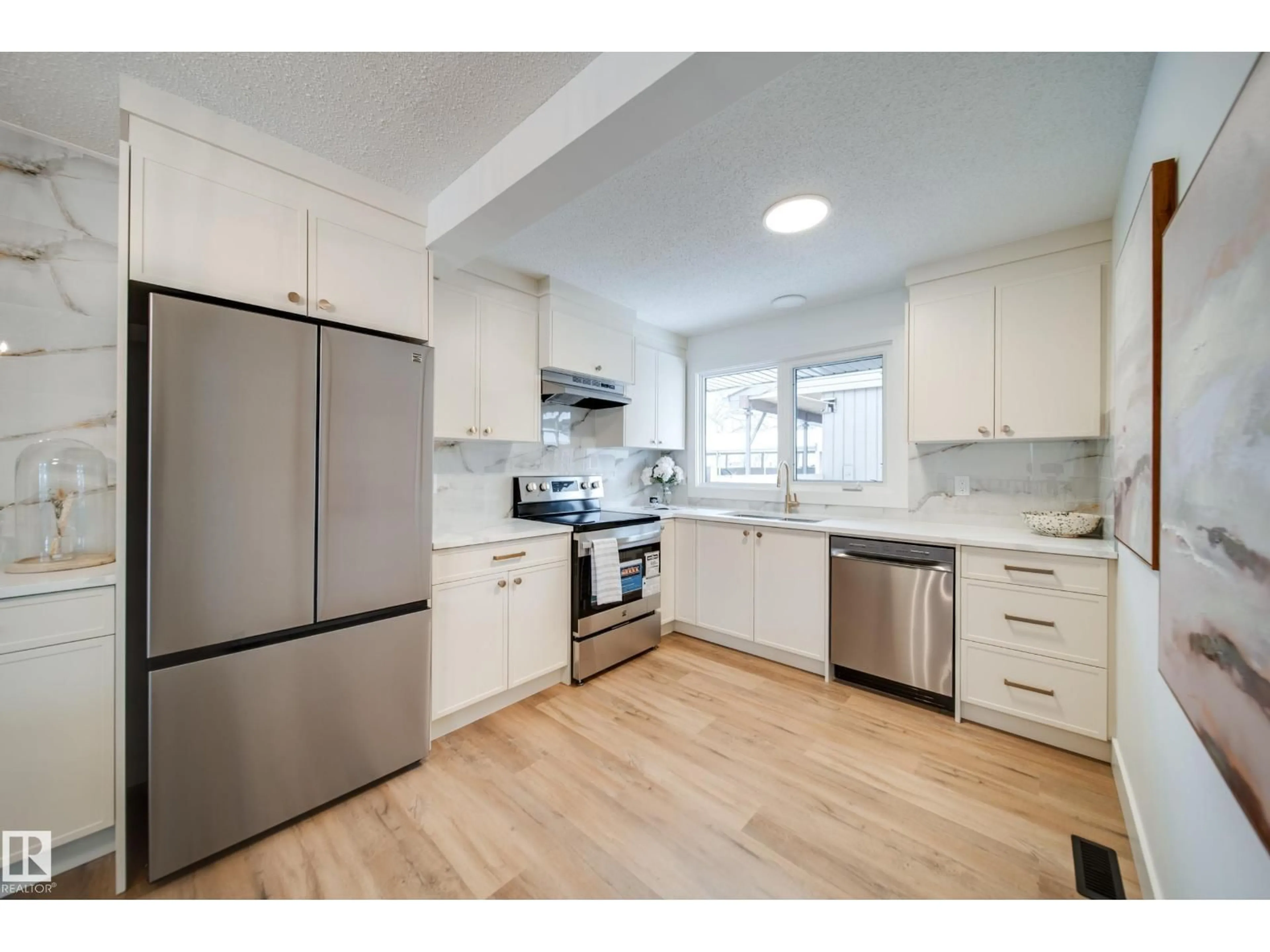 Standard kitchen, unknown for 66 AKINSDALE GD, St. Albert Alberta T8N2W9
