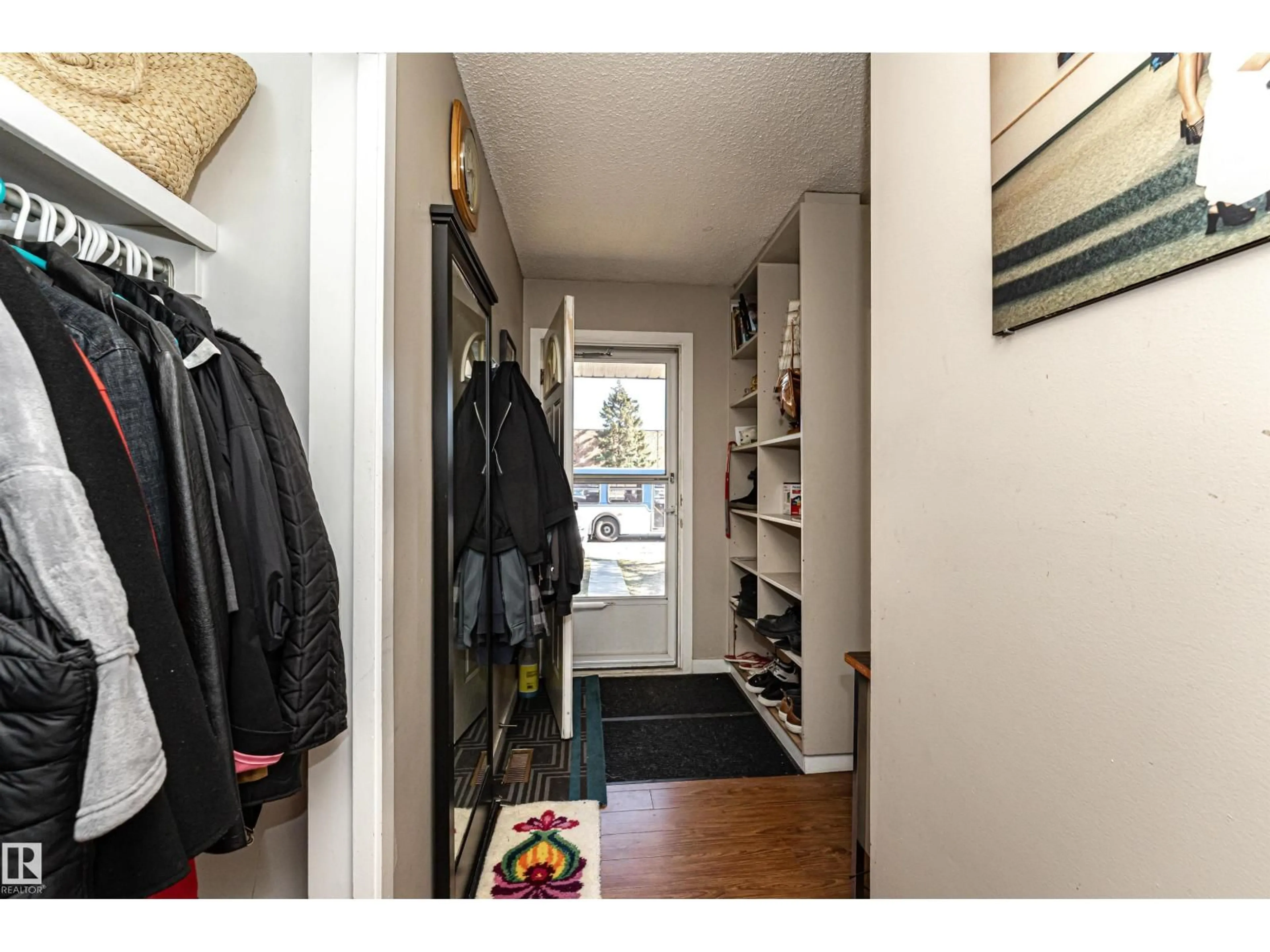 Indoor entryway for 2349 MILLBOURNE RD W, Edmonton Alberta T6K1H6