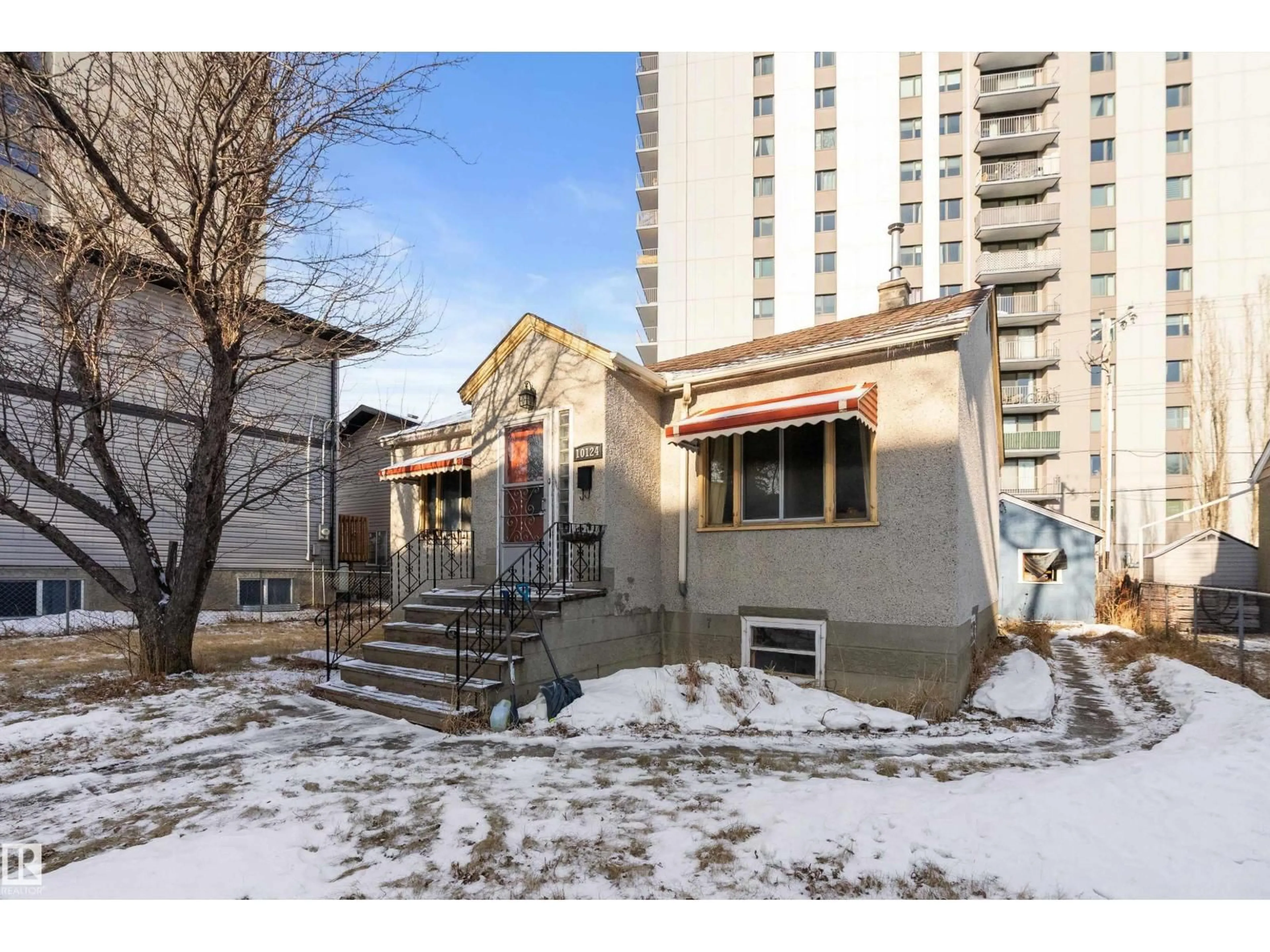Patio, street for 10124 88 AV, Edmonton Alberta T6E2R9