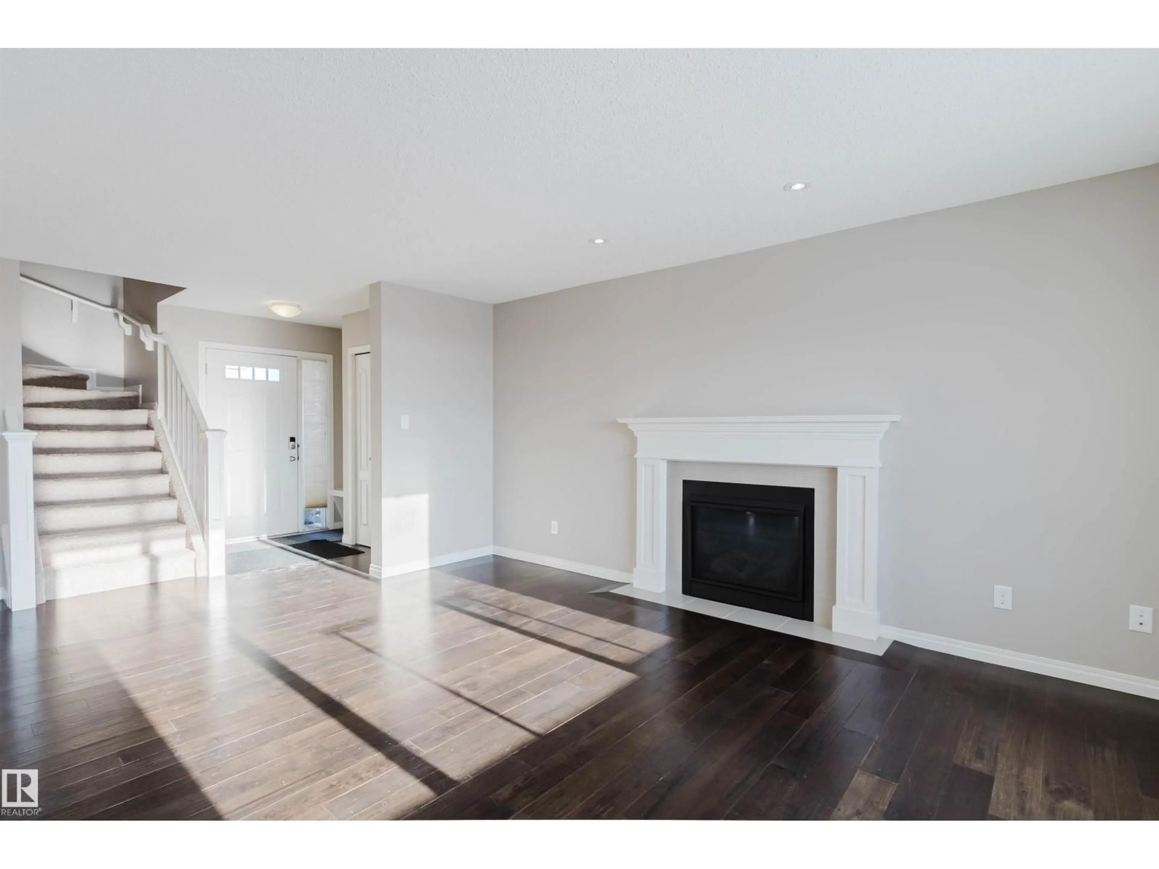 Unknown for SW - 16627 18 AV, Edmonton Alberta T6W3C5