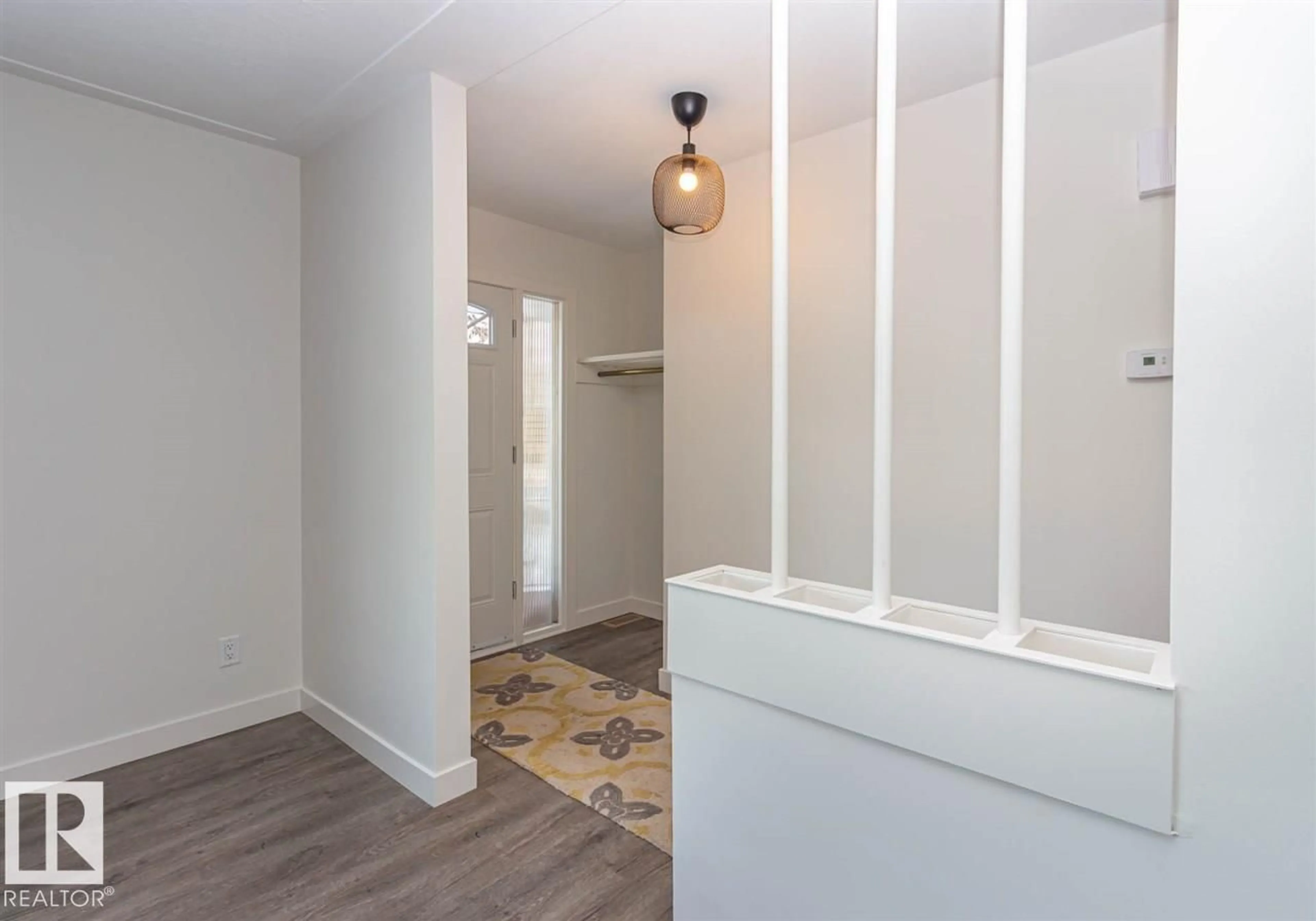 Indoor entryway for 10536 76 ST, Edmonton Alberta T6A3B3