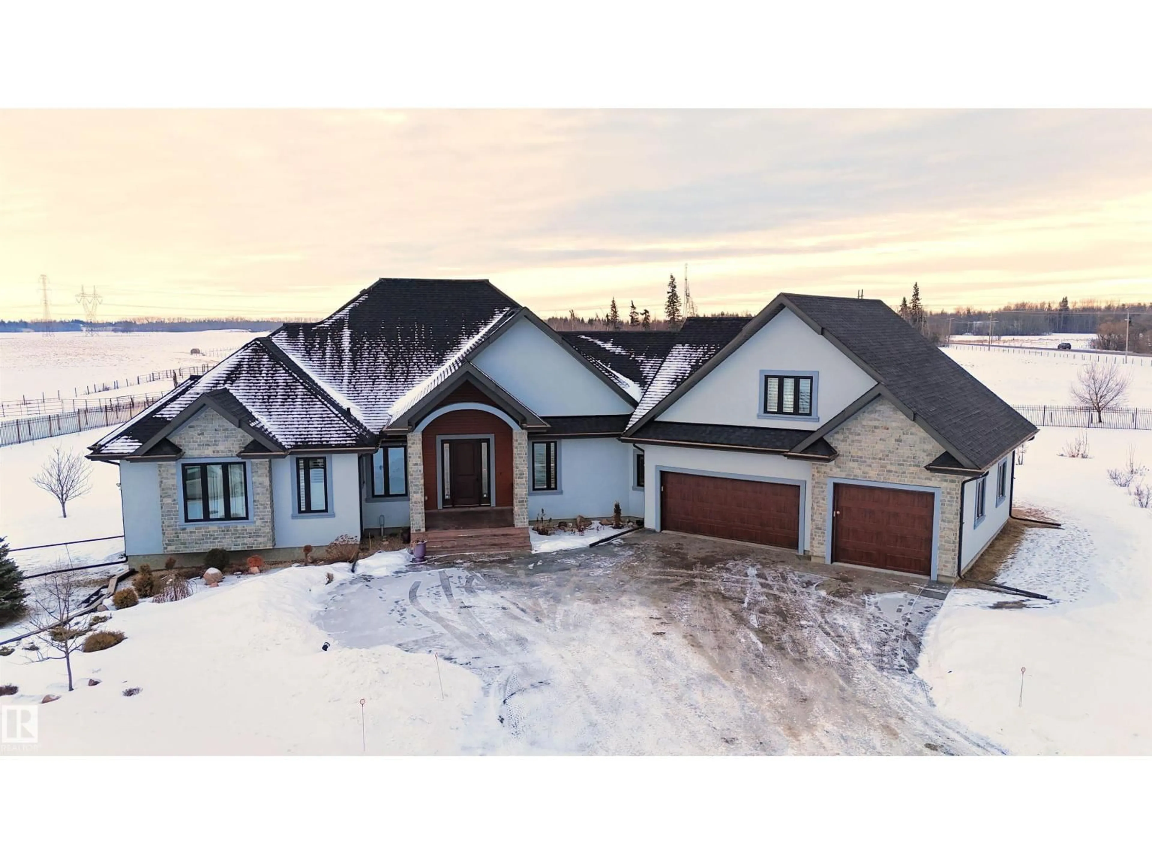 A pic from outside/outdoor area/front of a property/back of a property/a pic from drone, unknown for 52025 RGE ROAD 272, Rural Parkland County Alberta T7X3N1