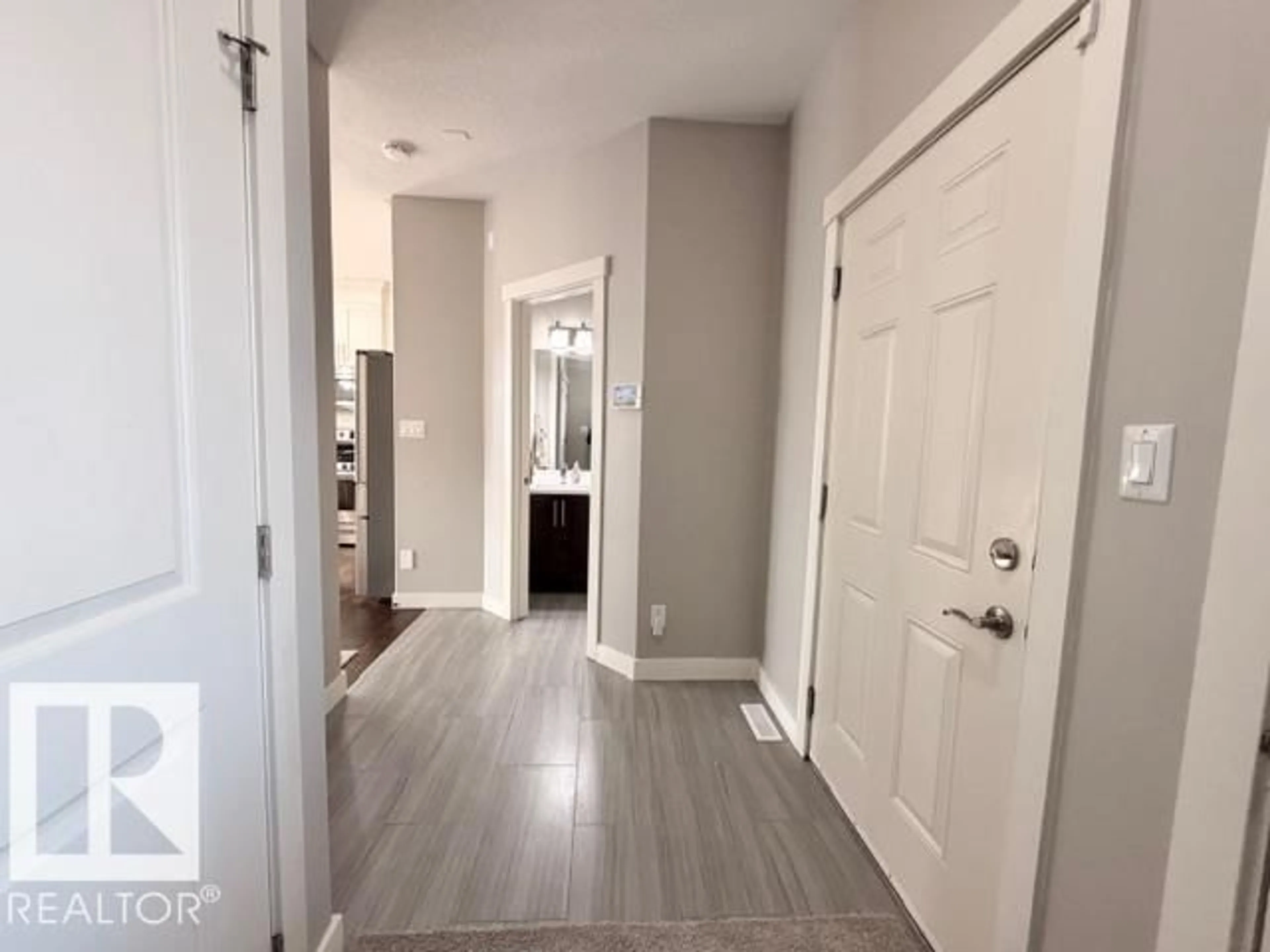 Indoor entryway for 5025 53 AV, Calmar Alberta T0C0V0