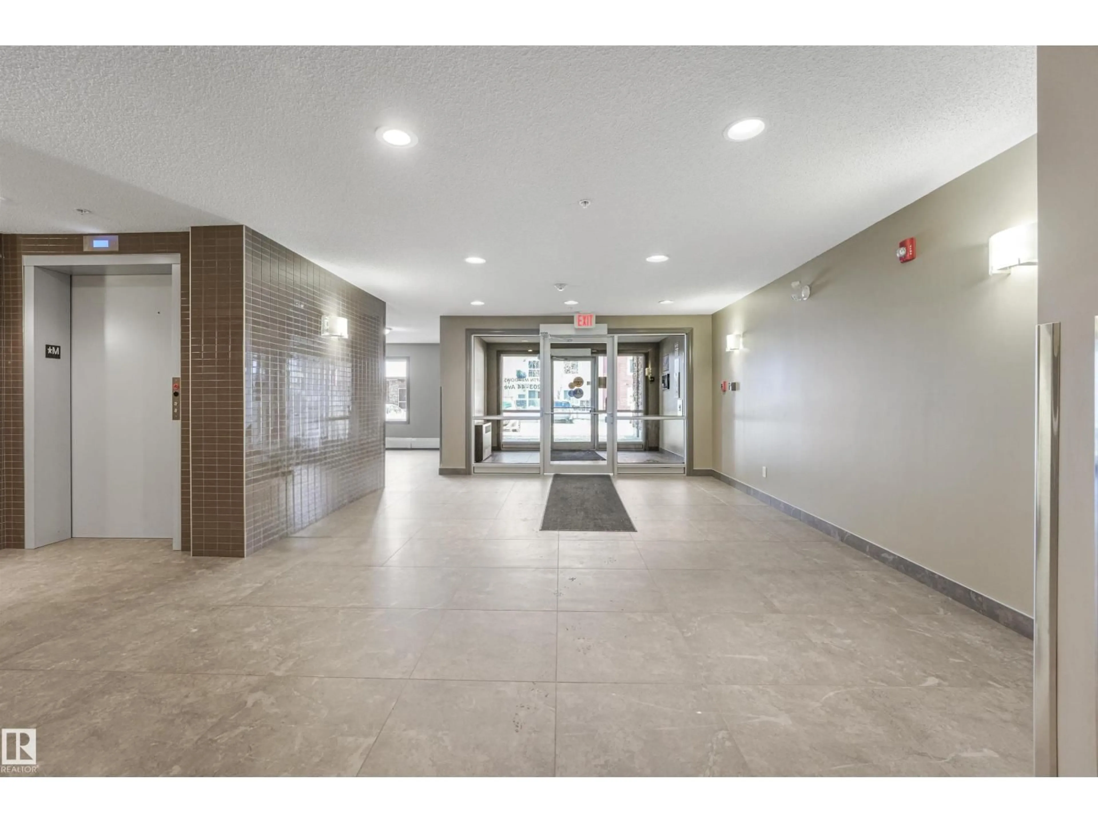Indoor foyer for 314 - 2203 44 AVENUE NW, Edmonton Alberta T6T0T1