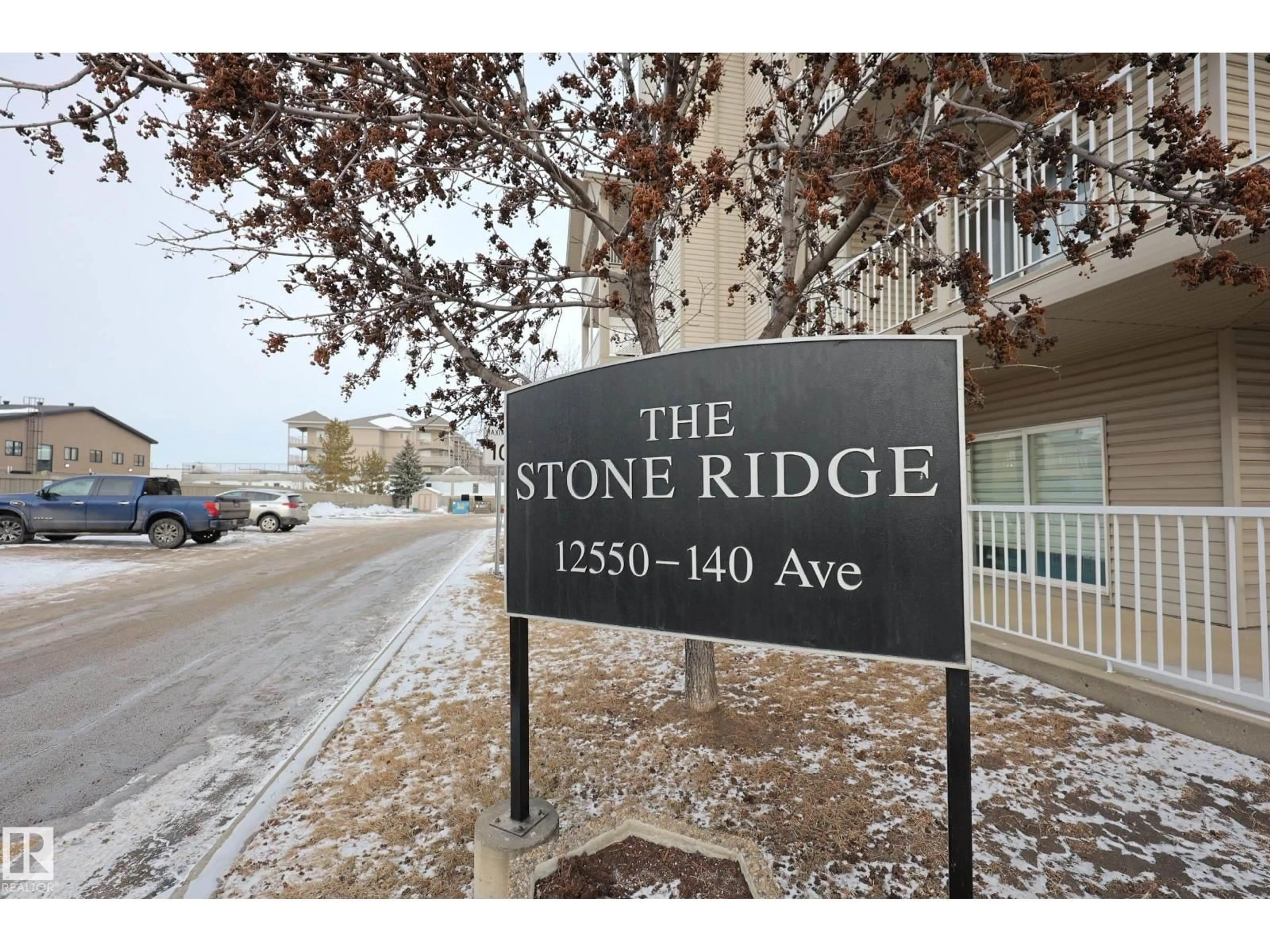 Indoor foyer for #116 - 12550 140 AV, Edmonton Alberta T5X6J4
