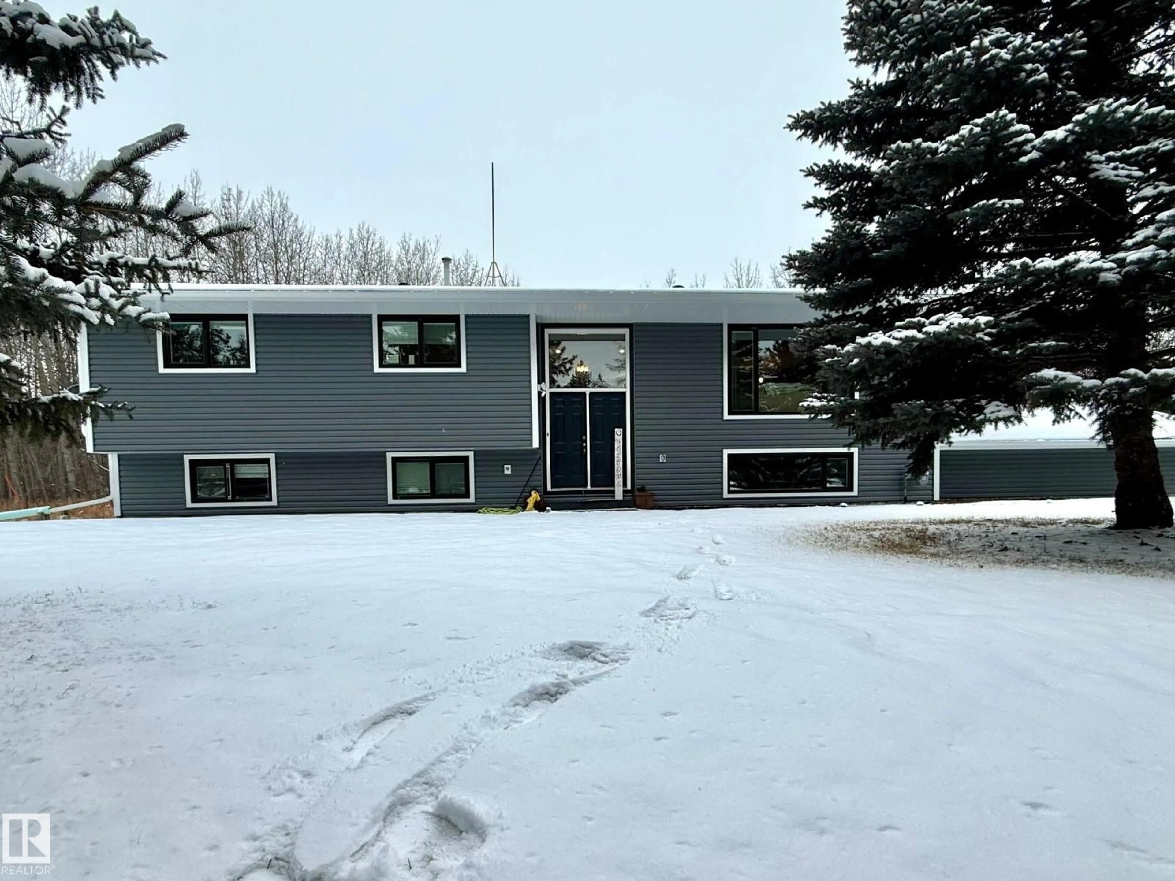 A pic from outside/outdoor area/front of a property/back of a property/a pic from drone, building for 27019 TWP ROAD 514, Rural Parkland County Alberta T7Y1G6