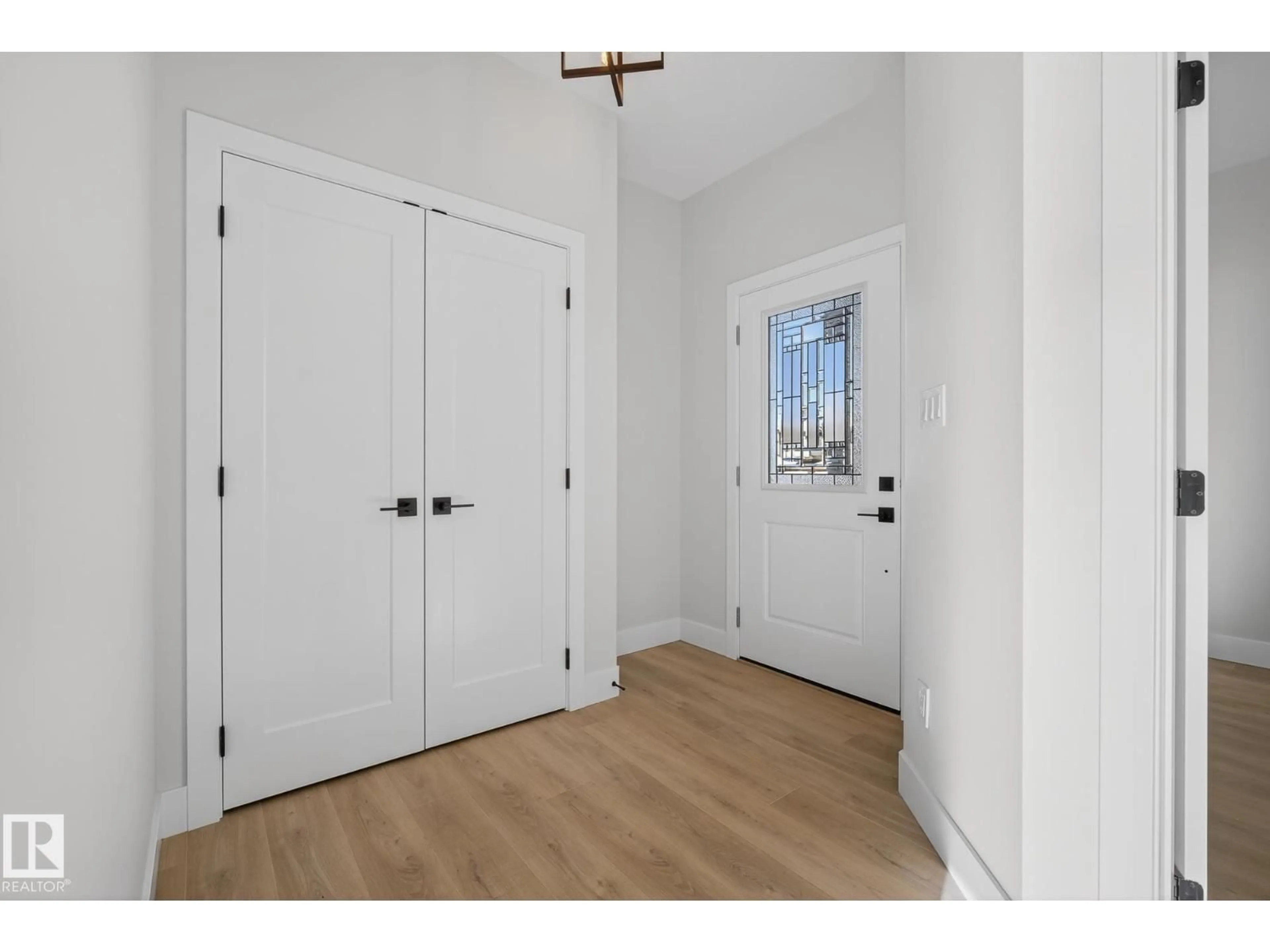 Indoor entryway for 70 HEMINGWAY CR, Spruce Grove Alberta T7X2L6