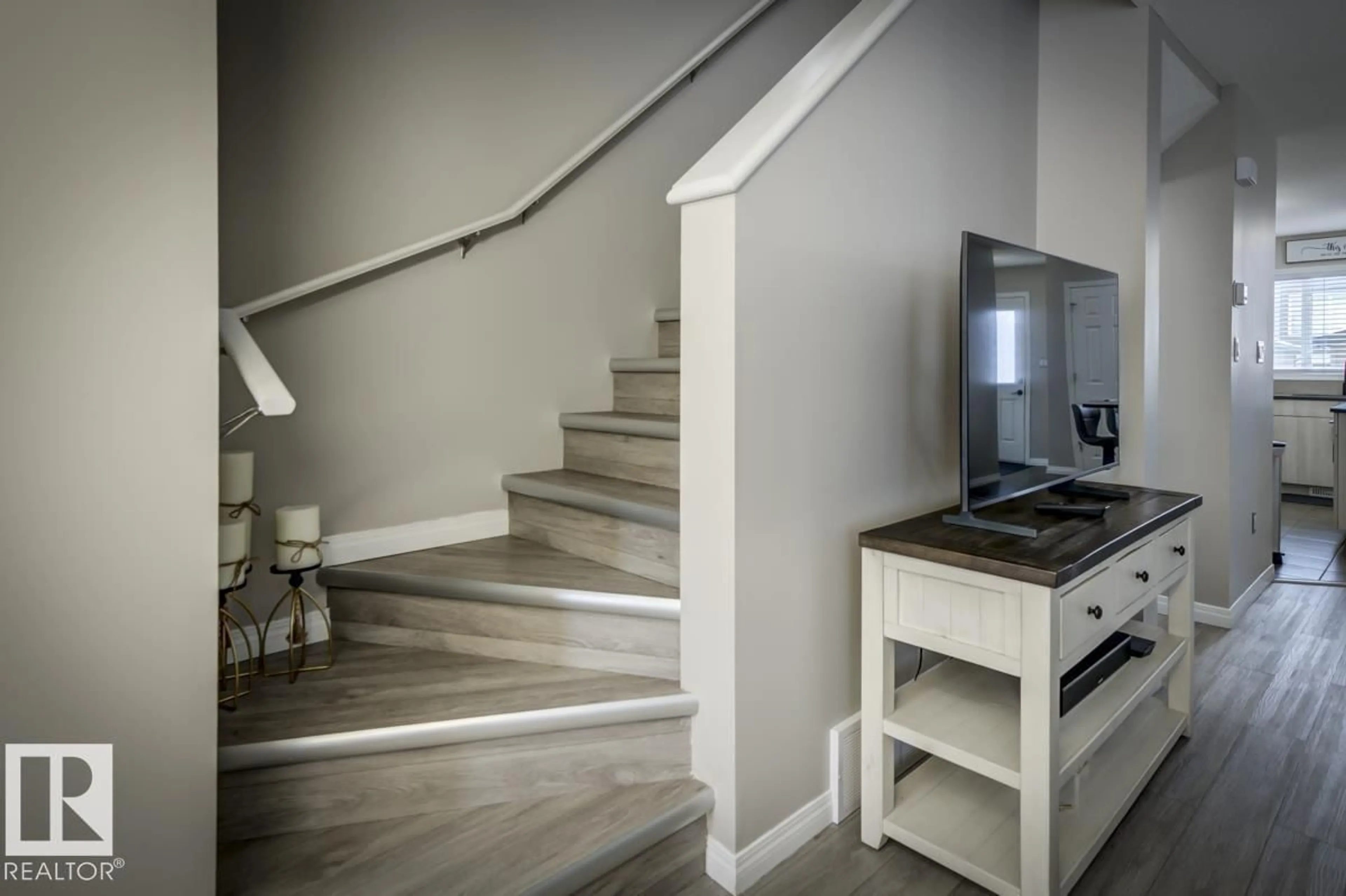 Stairs for LI SW - 4317 PROWSE LINK, Edmonton Alberta T6W3A7