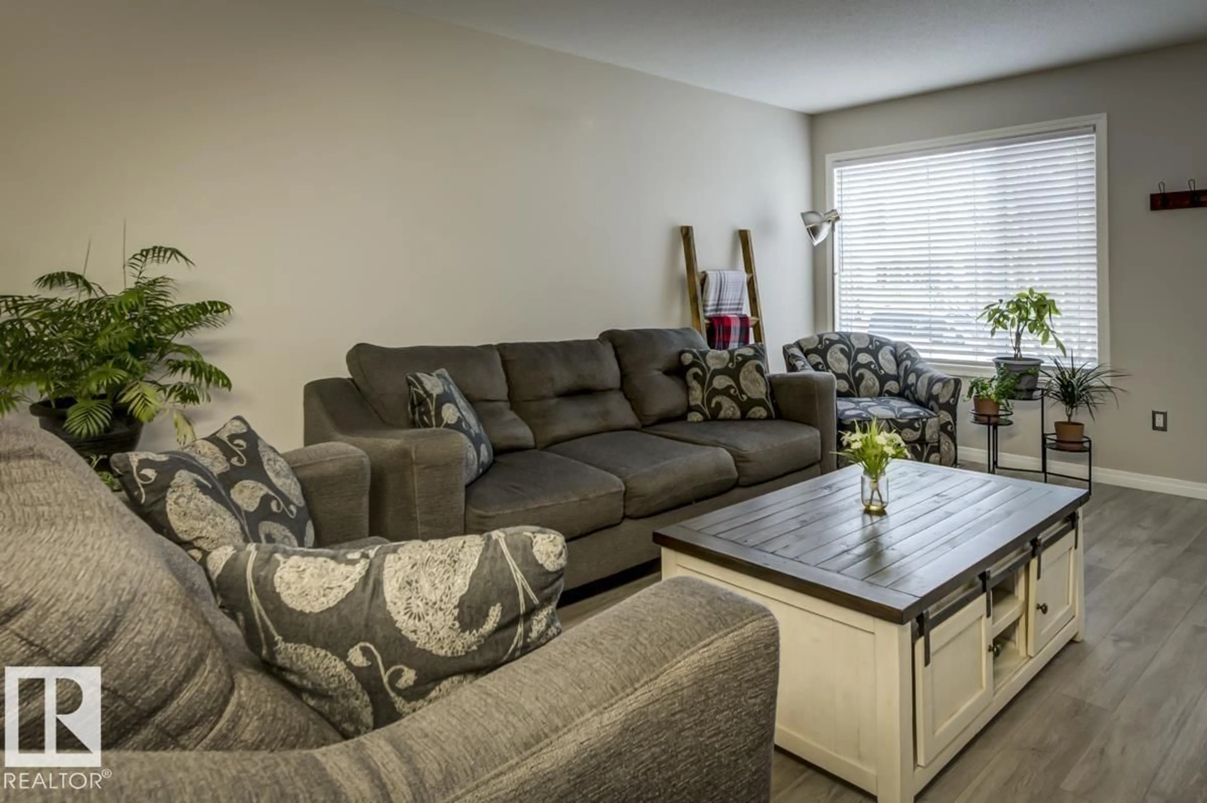 Living room with furniture, unknown for LI SW - 4317 PROWSE LINK, Edmonton Alberta T6W3A7