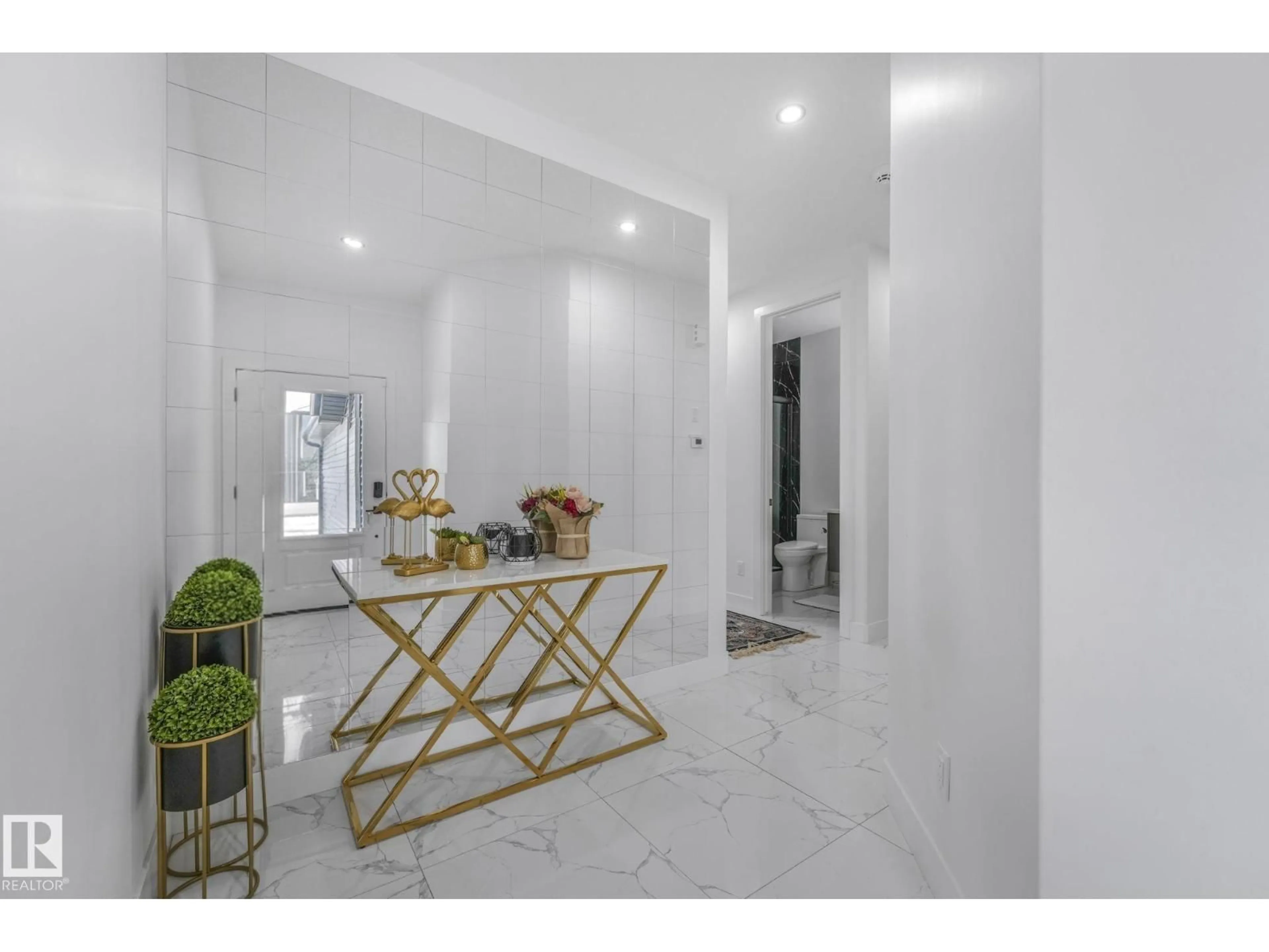 Indoor foyer for 16816 49 ST, Edmonton Alberta T5Y4G9