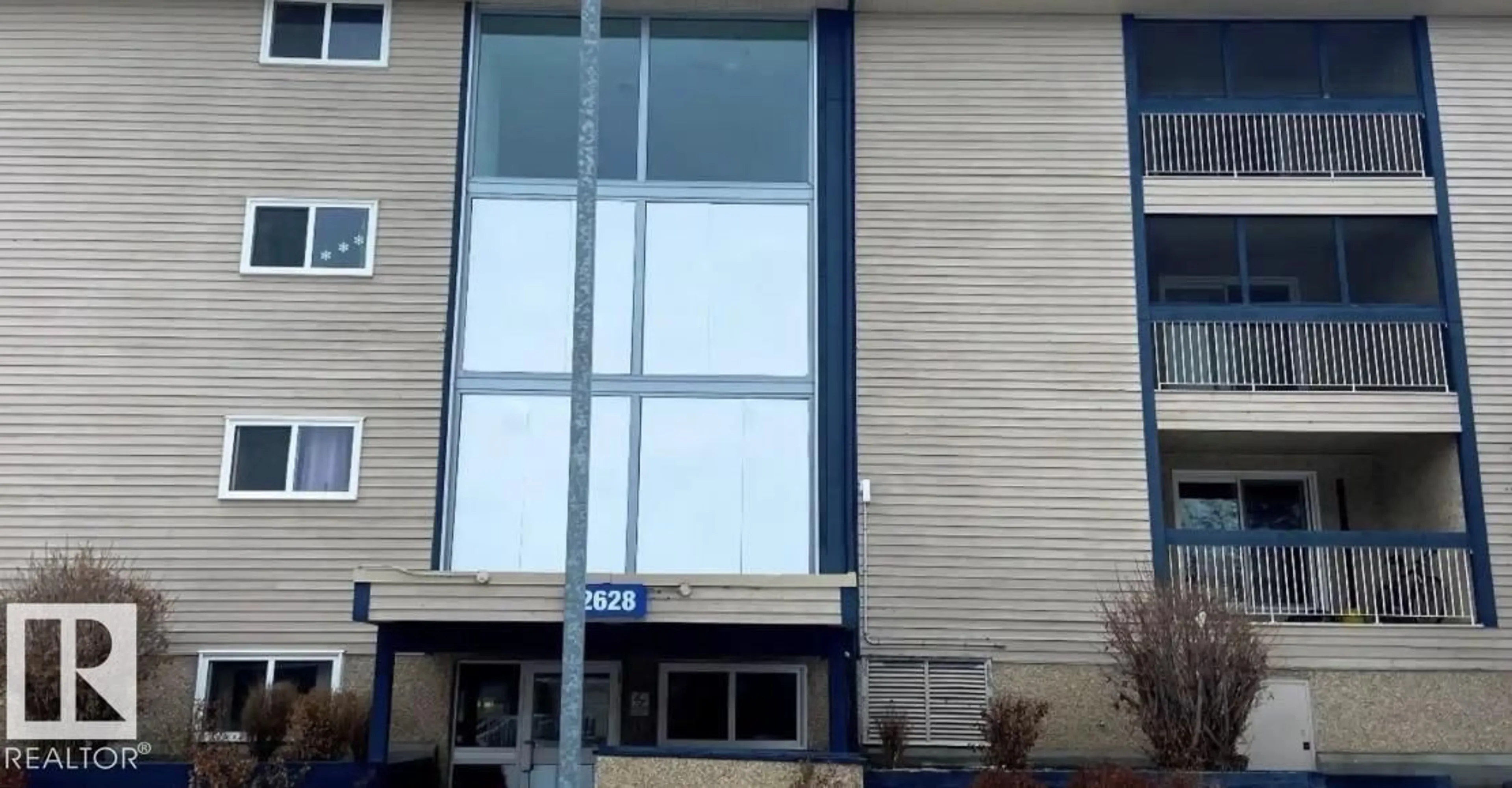 Indoor foyer for 311 - 2628 MILLWOODS RD EAST, Edmonton Alberta T6L5K8