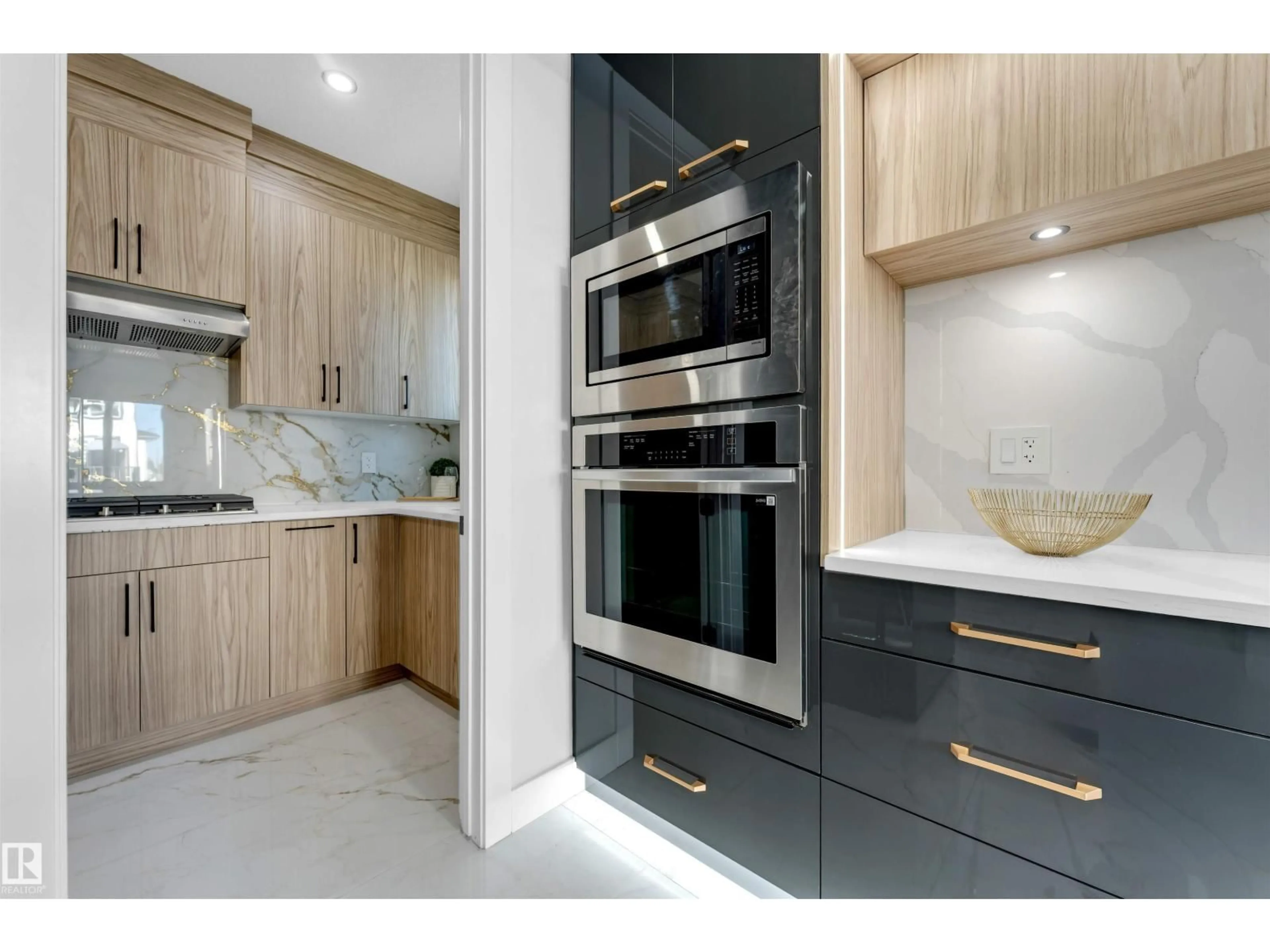 Contemporary kitchen, ceramic/tile floor for 2705 64 AV, Rural Leduc County Alberta T4X2C1