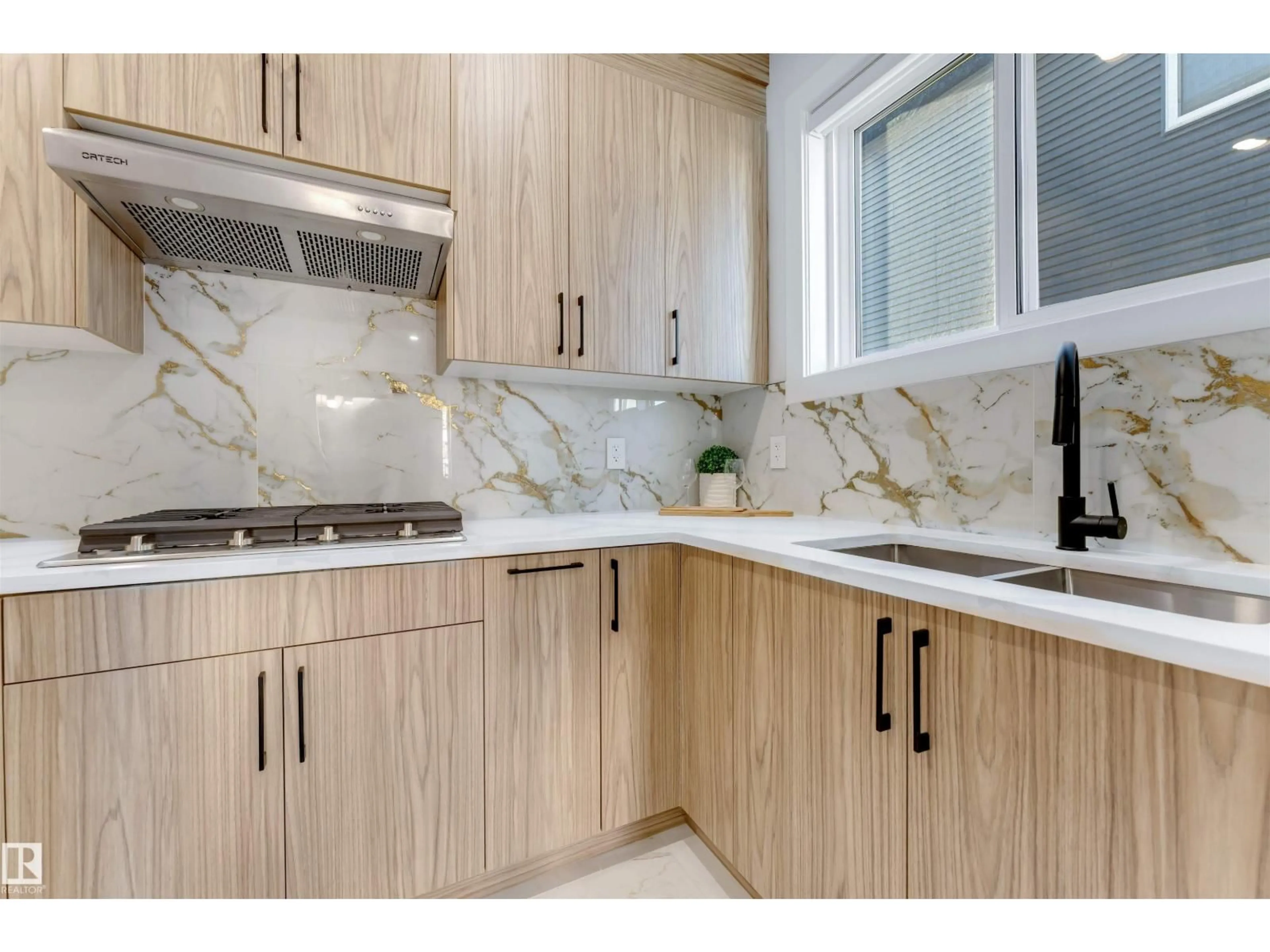 Contemporary kitchen, ceramic/tile floor for 2705 64 AV, Rural Leduc County Alberta T4X2C1