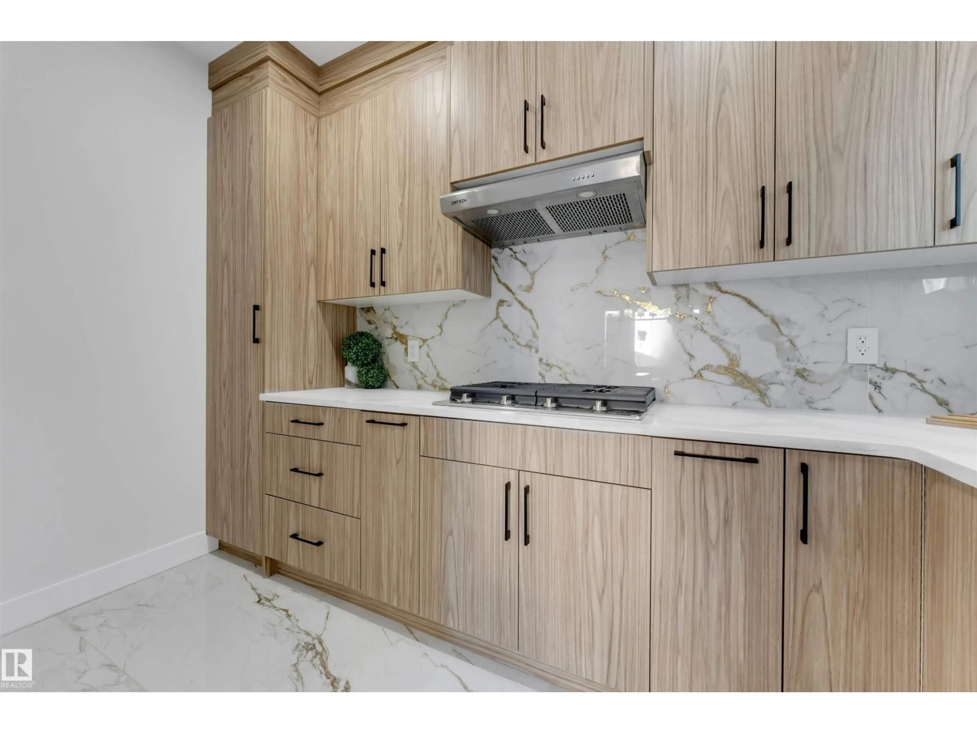 Standard kitchen, unknown for 2705 64 AV, Rural Leduc County Alberta T4X2C1