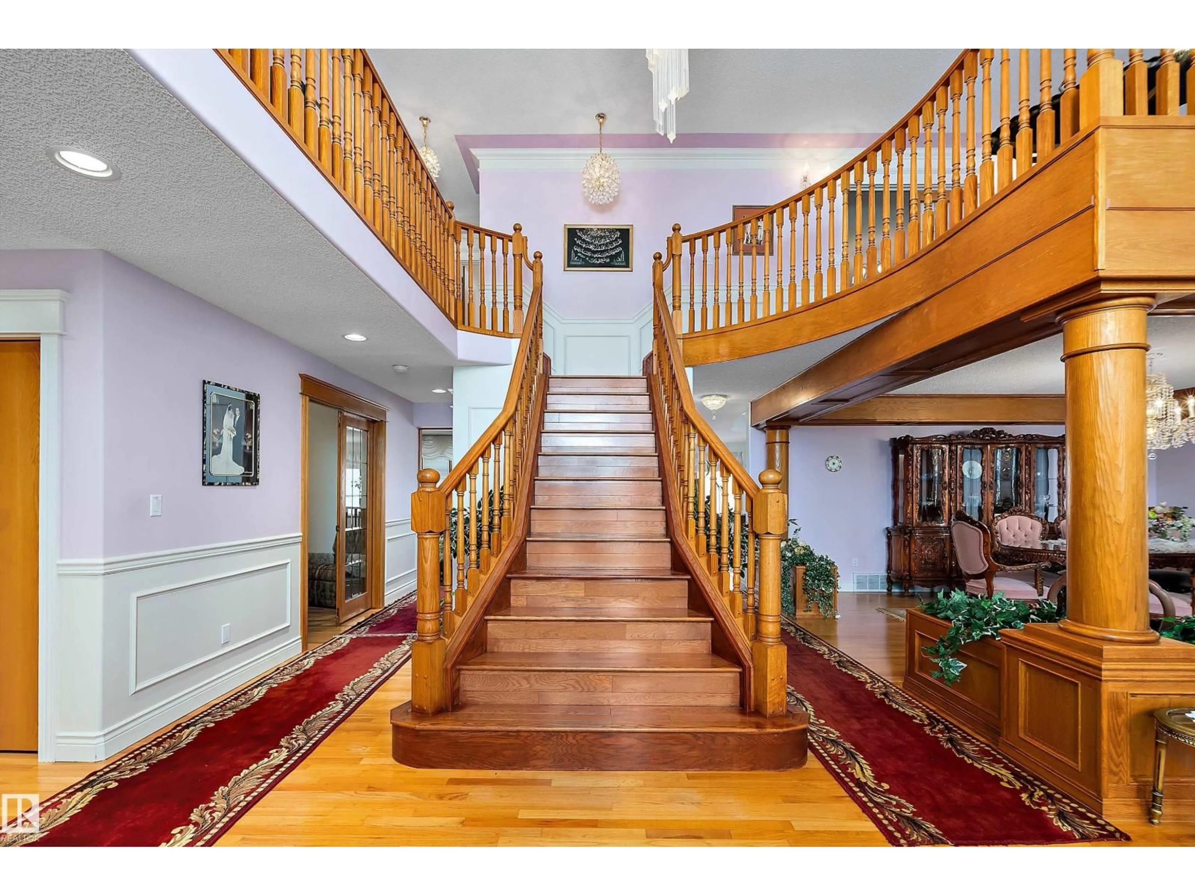 Indoor foyer for 93 CORMACK CR, Edmonton Alberta T6R2E5