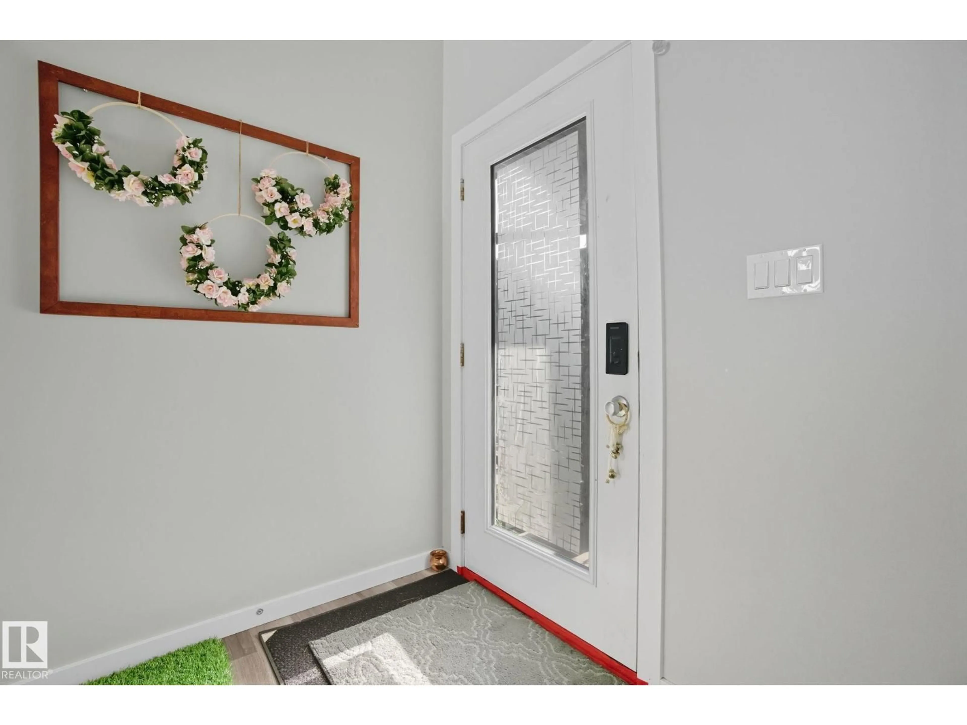 Indoor entryway for 2039 WONNACOTT WY, Edmonton Alberta T6X2J4