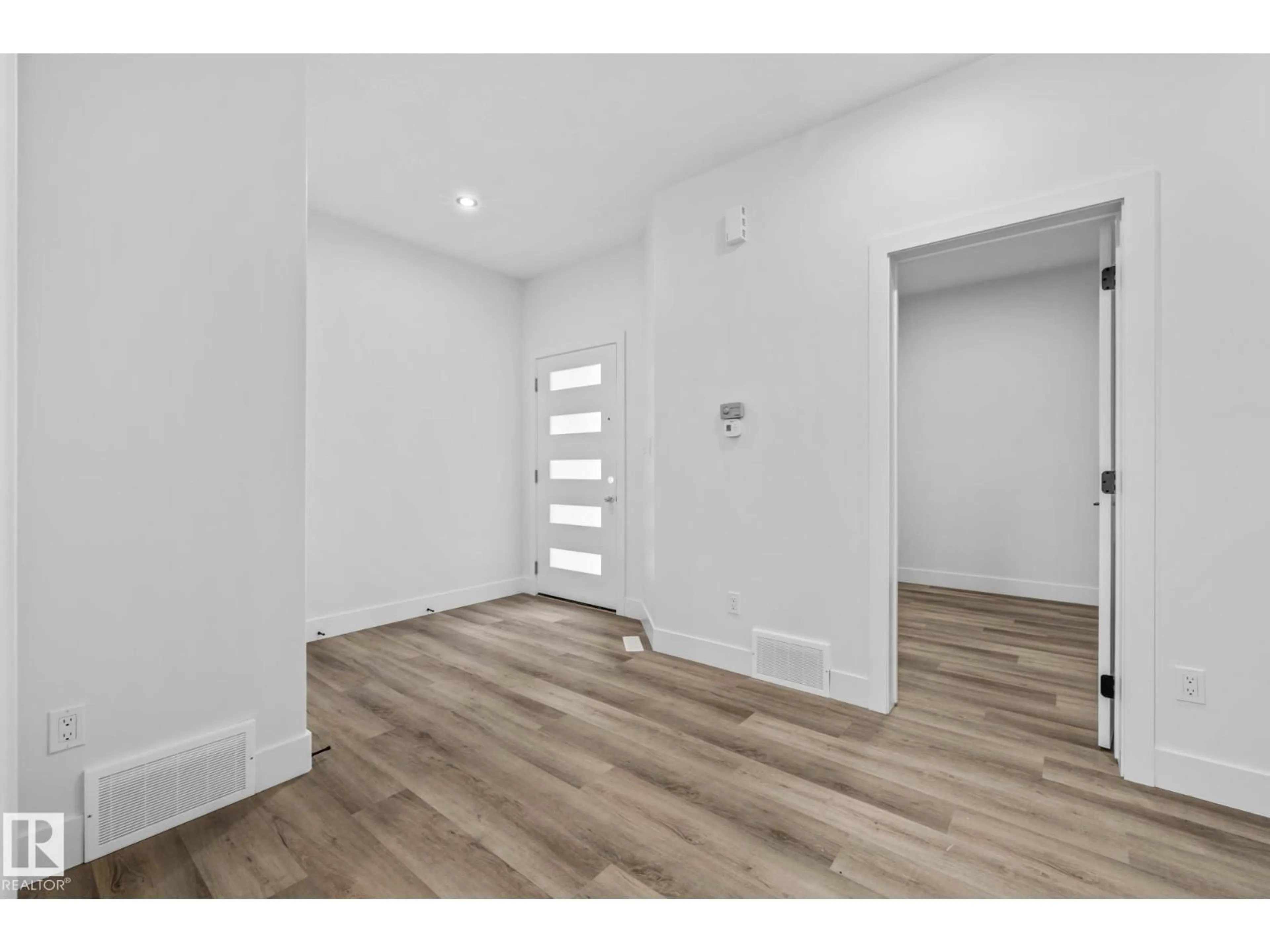 Indoor entryway for 135 FICUS WY, Fort Saskatchewan Alberta T8L1X8