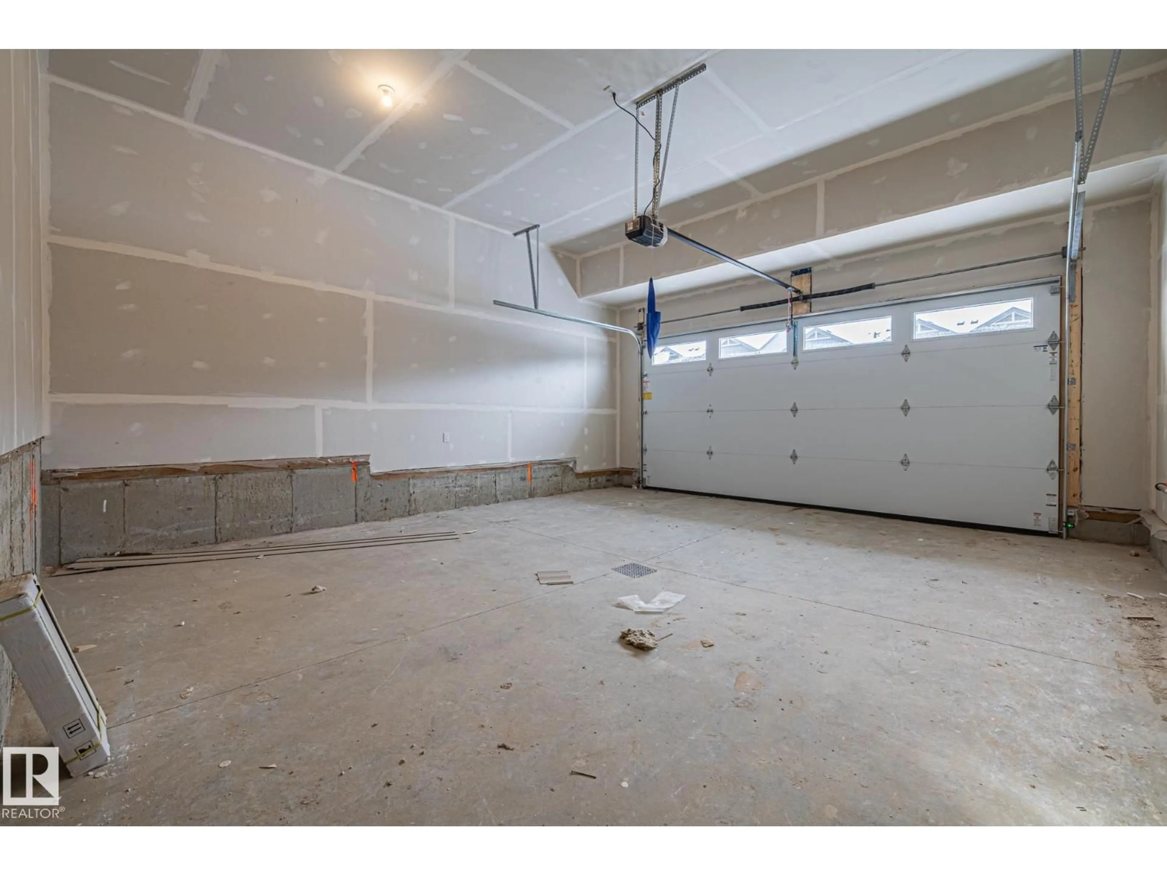 Indoor garage for 135 FICUS WY, Fort Saskatchewan Alberta T8L1X8