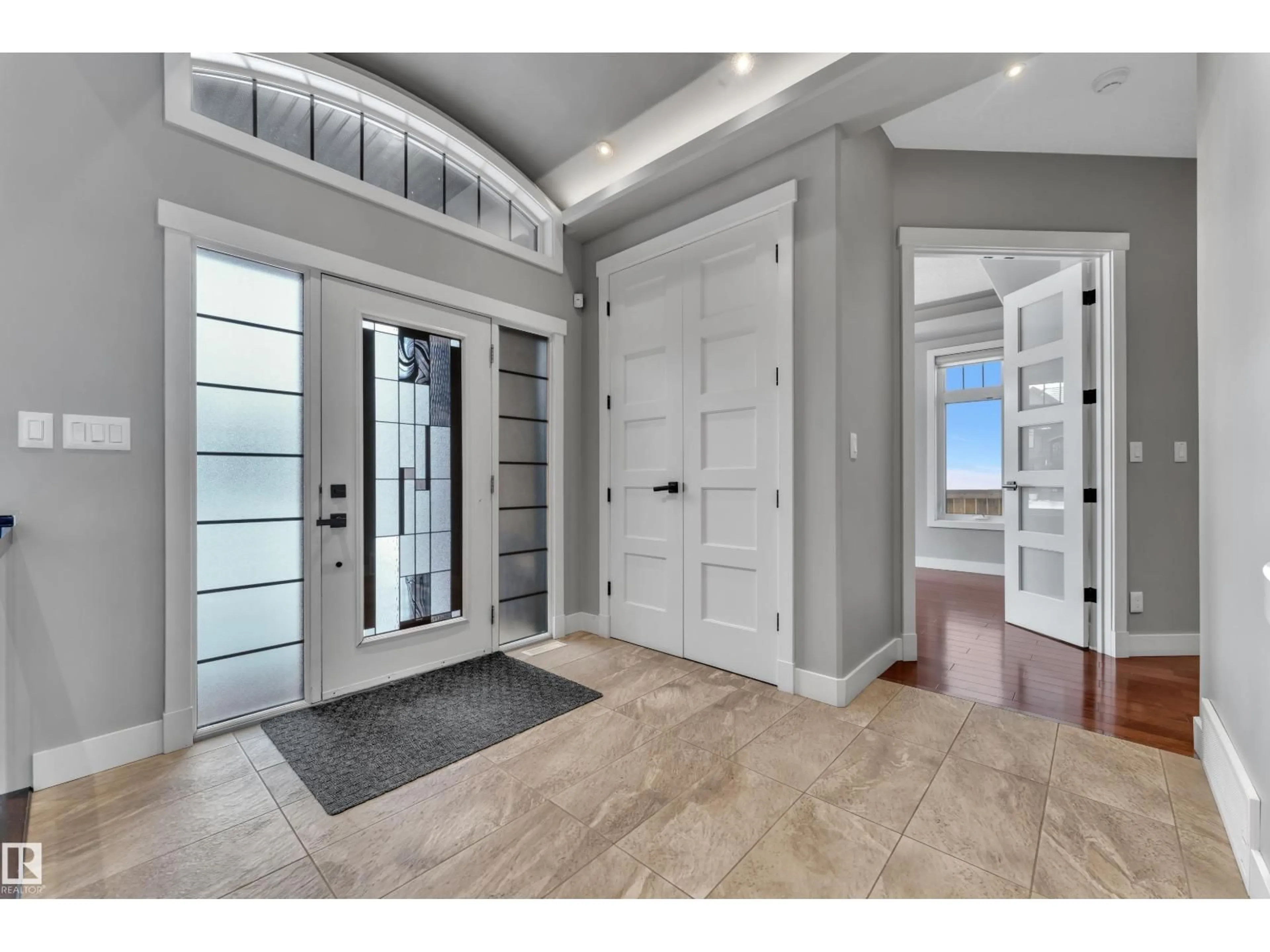 Indoor entryway for 4107 WESTCLIFF HE SW, Edmonton Alberta T6W0X9