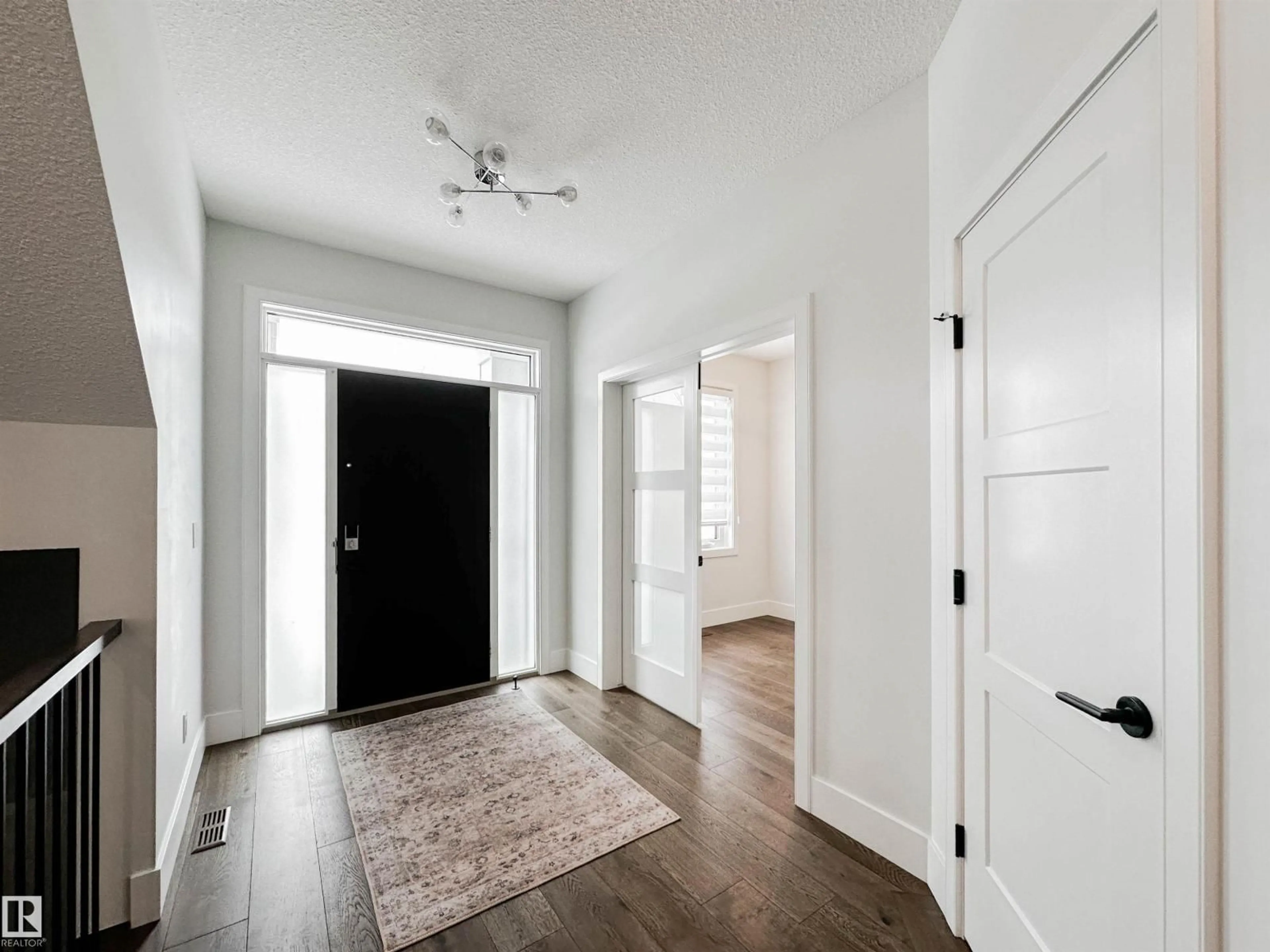 Indoor entryway for 14 LADEROUTE PL, St. Albert Alberta T8N7V9