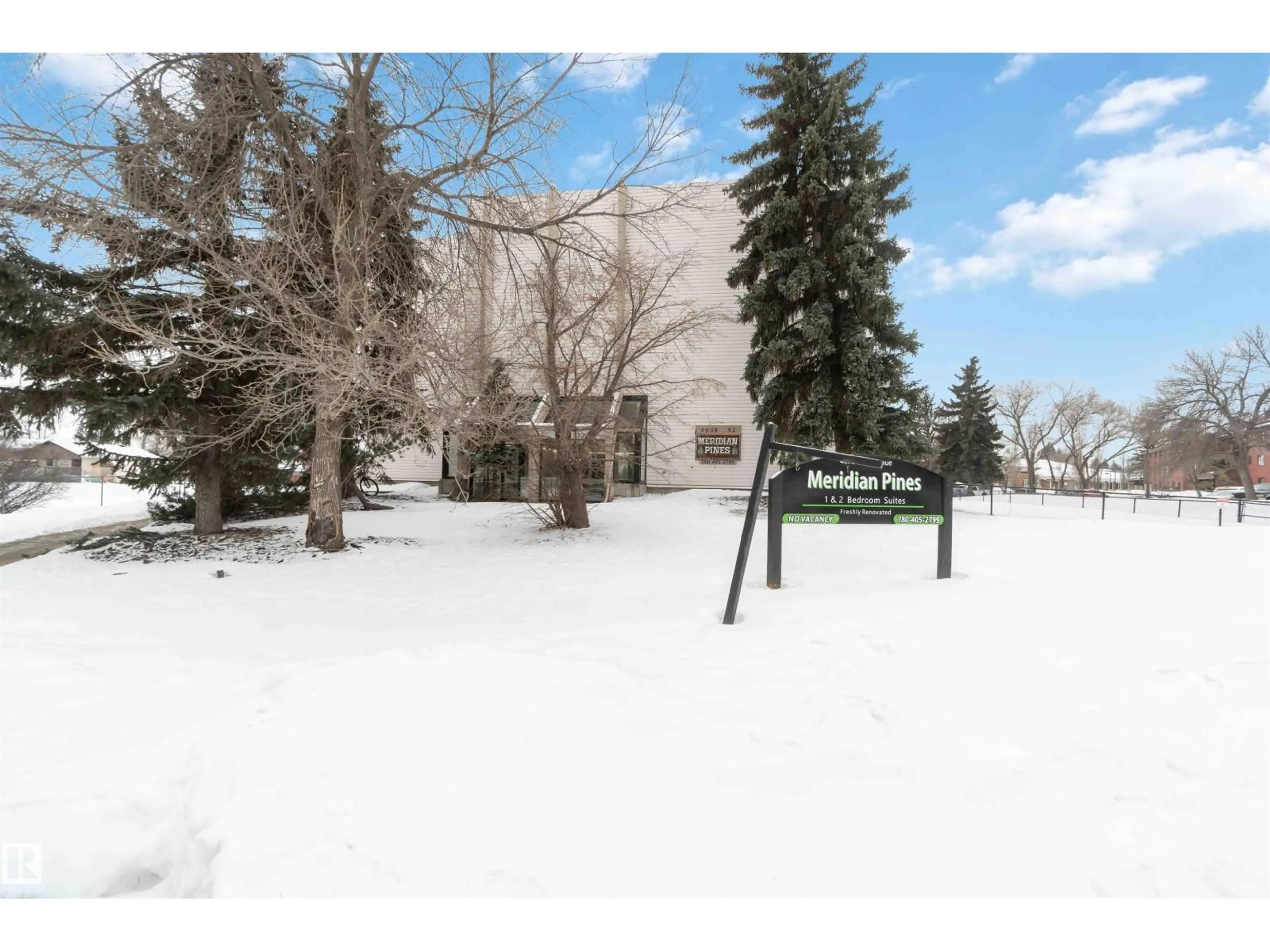 Patio, mountain view for 214 - 4608 52 AV, Stony Plain Alberta T7Z1N7