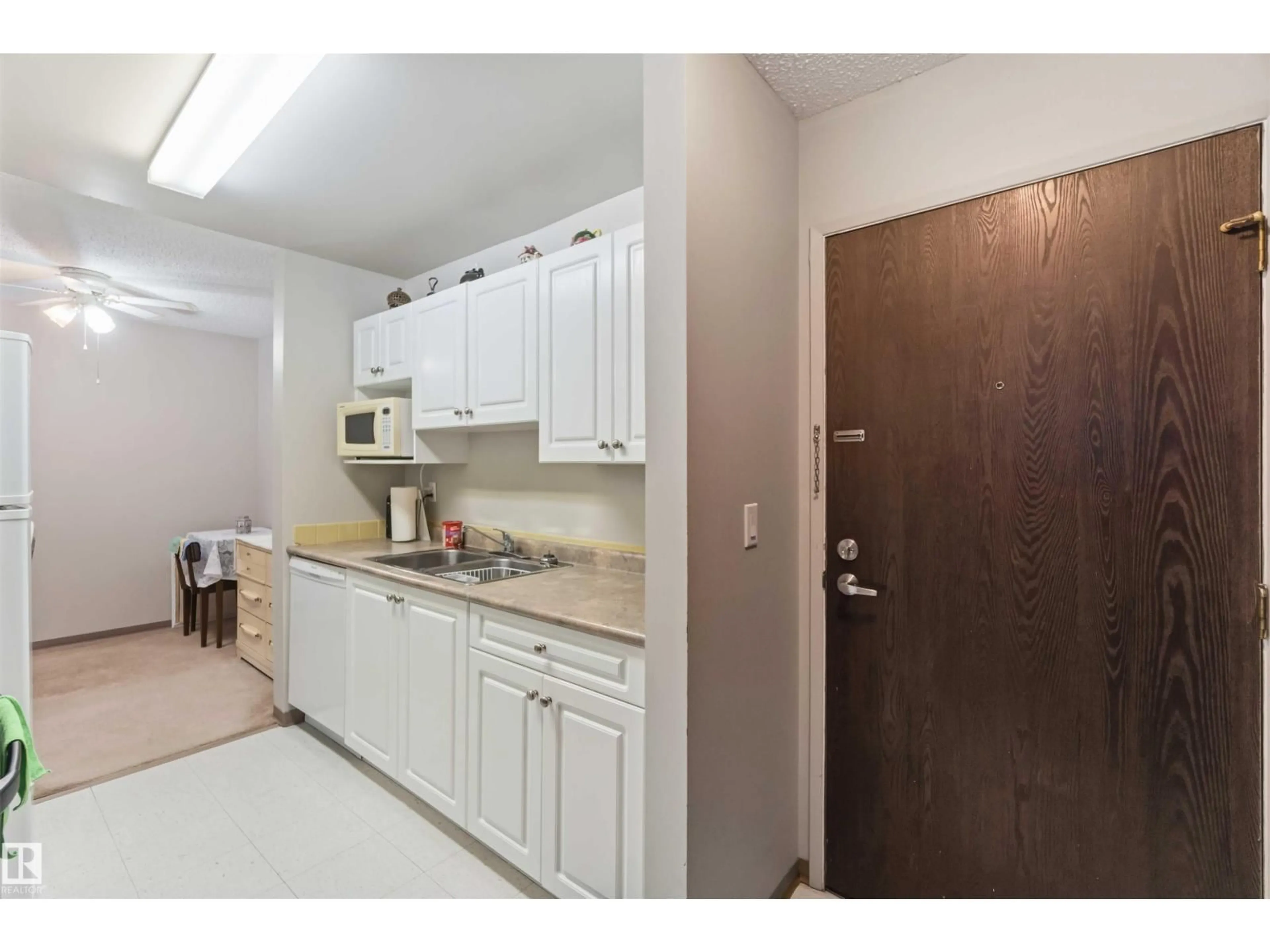Standard kitchen, unknown for 214 - 4608 52 AV, Stony Plain Alberta T7Z1N7
