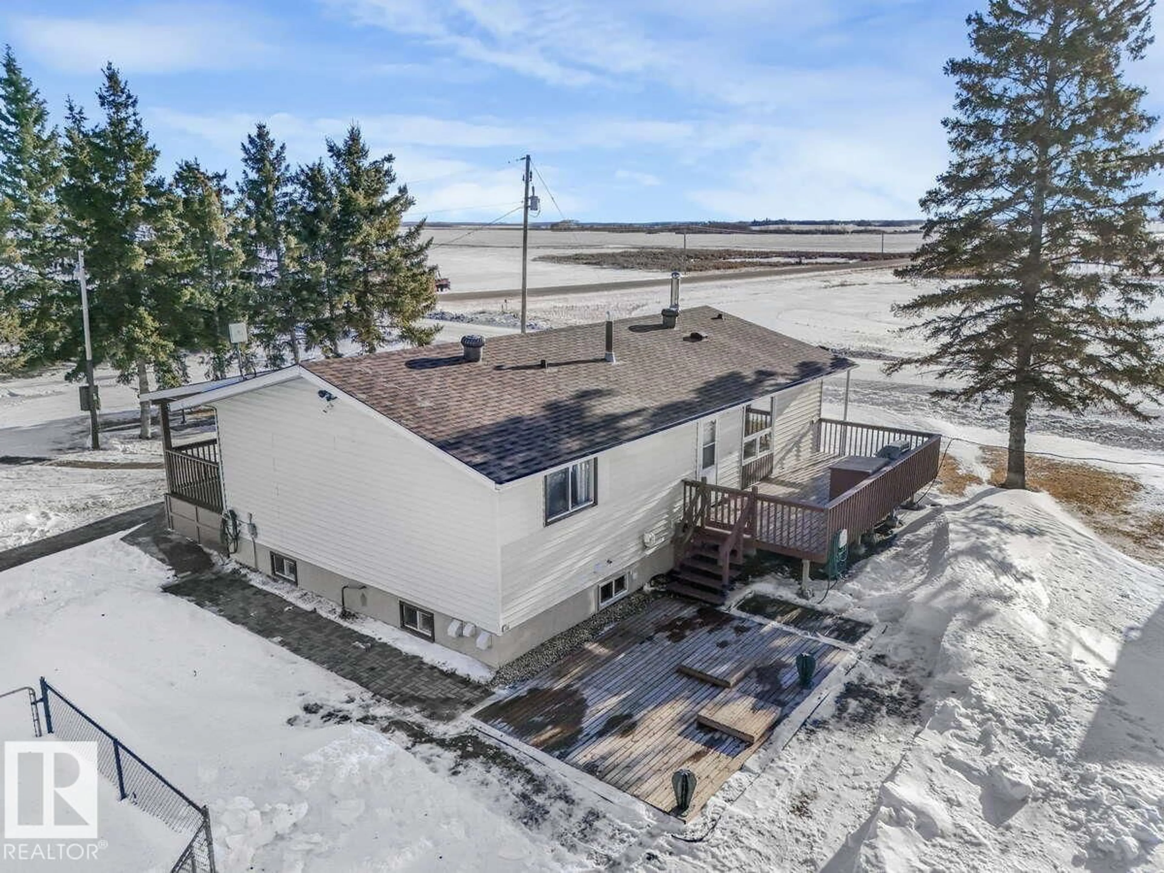 A pic from outside/outdoor area/front of a property/back of a property/a pic from drone, building for 441002 HWY 822, Rural Wetaskiwin County Alberta T9A1W9