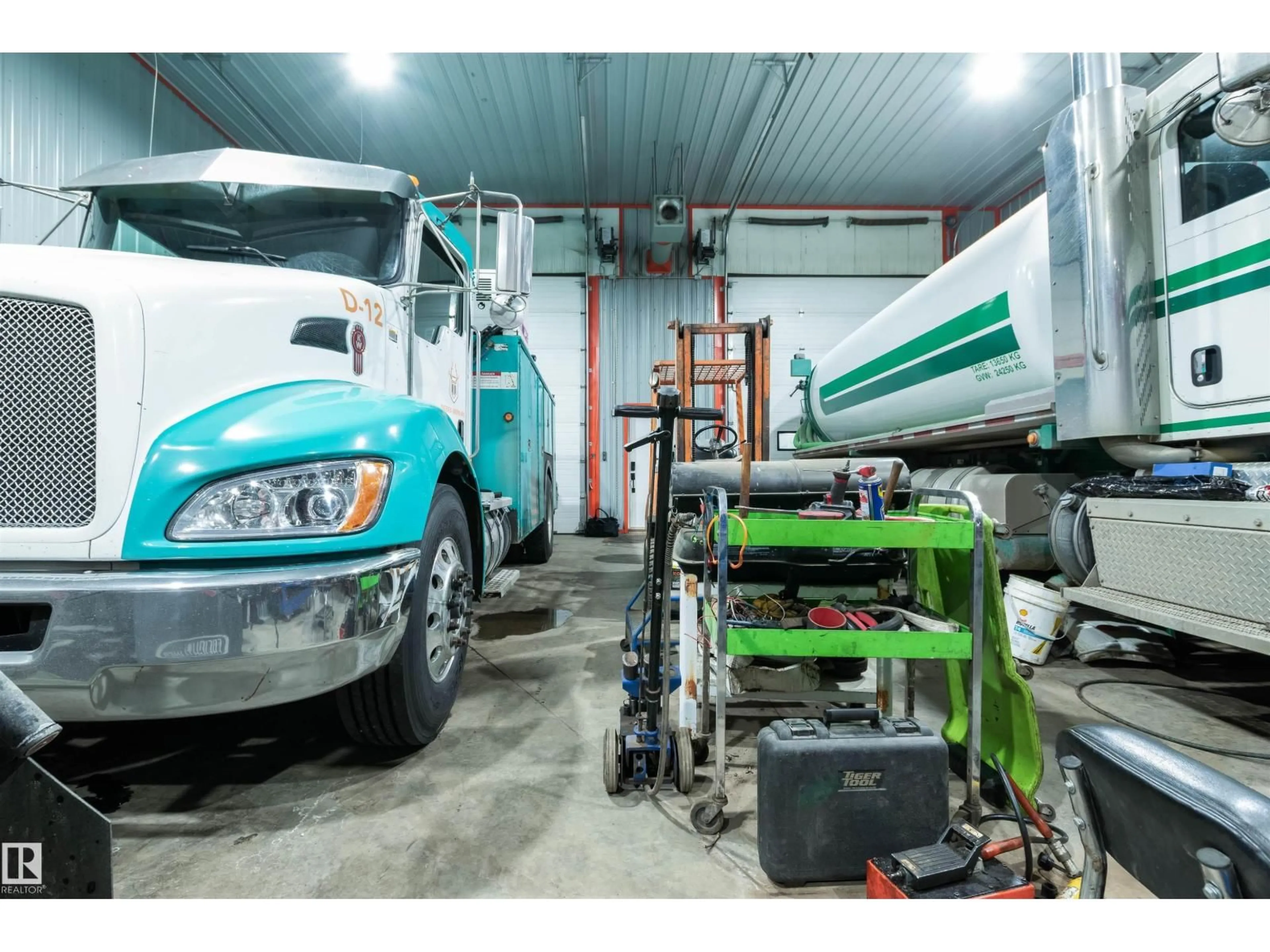 Indoor garage for 21440 TWP ROAD 534, Rural Strathcona County Alberta T8E2C1