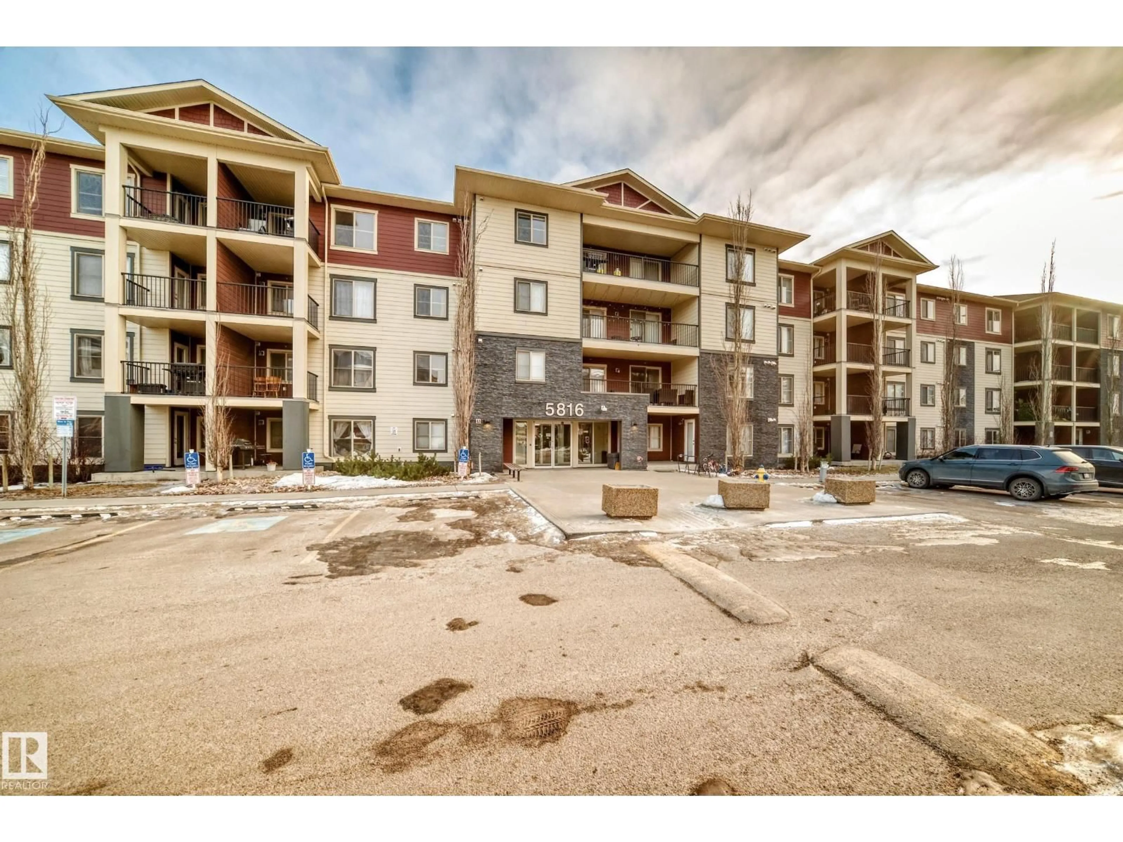 Unknown for 5816 - 117 MULLEN PL, Edmonton Alberta T6R0W3