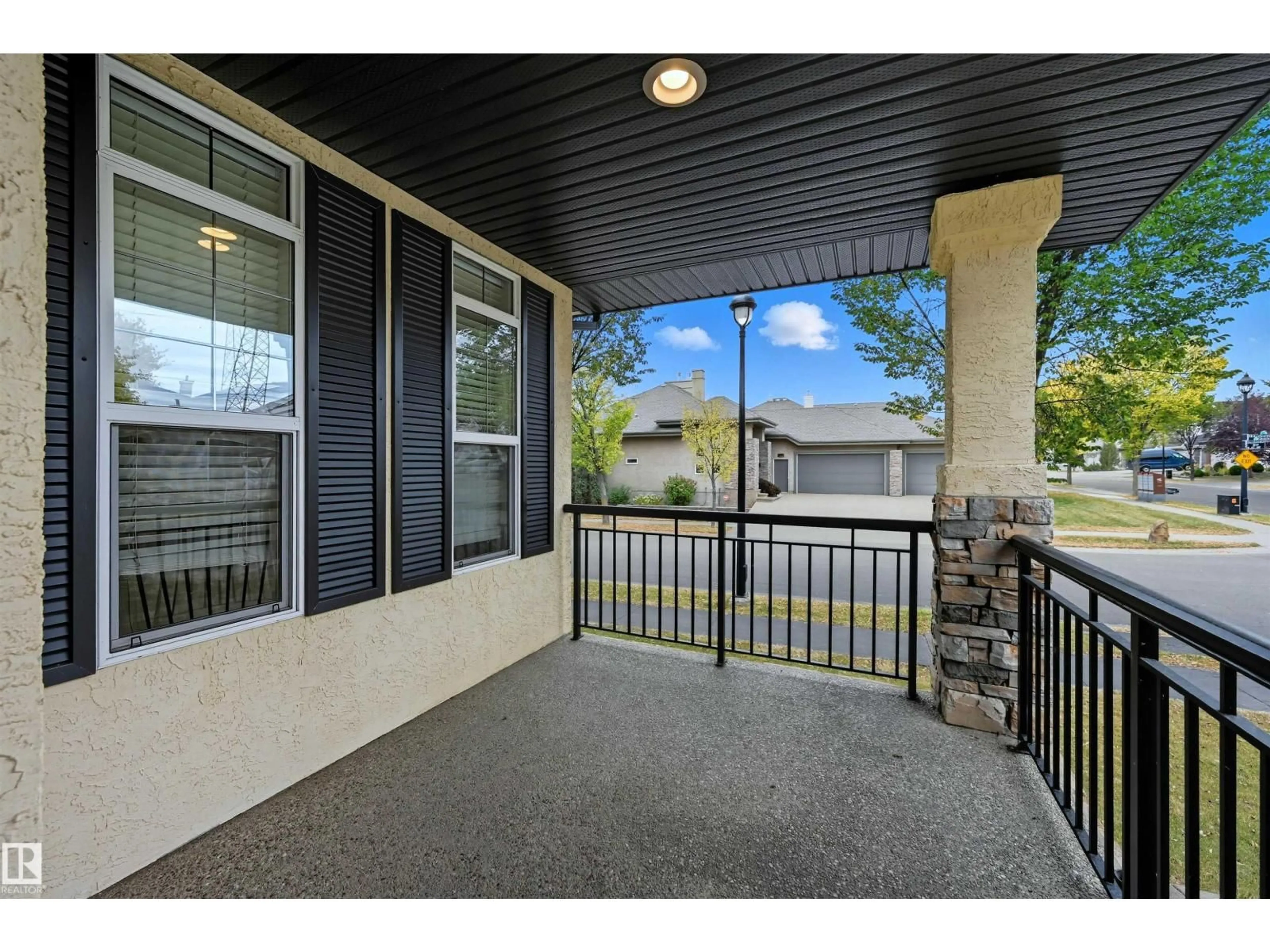 Patio, street for NW - 976 HOLLINGSWORTH BN, Edmonton Alberta T6R3G7