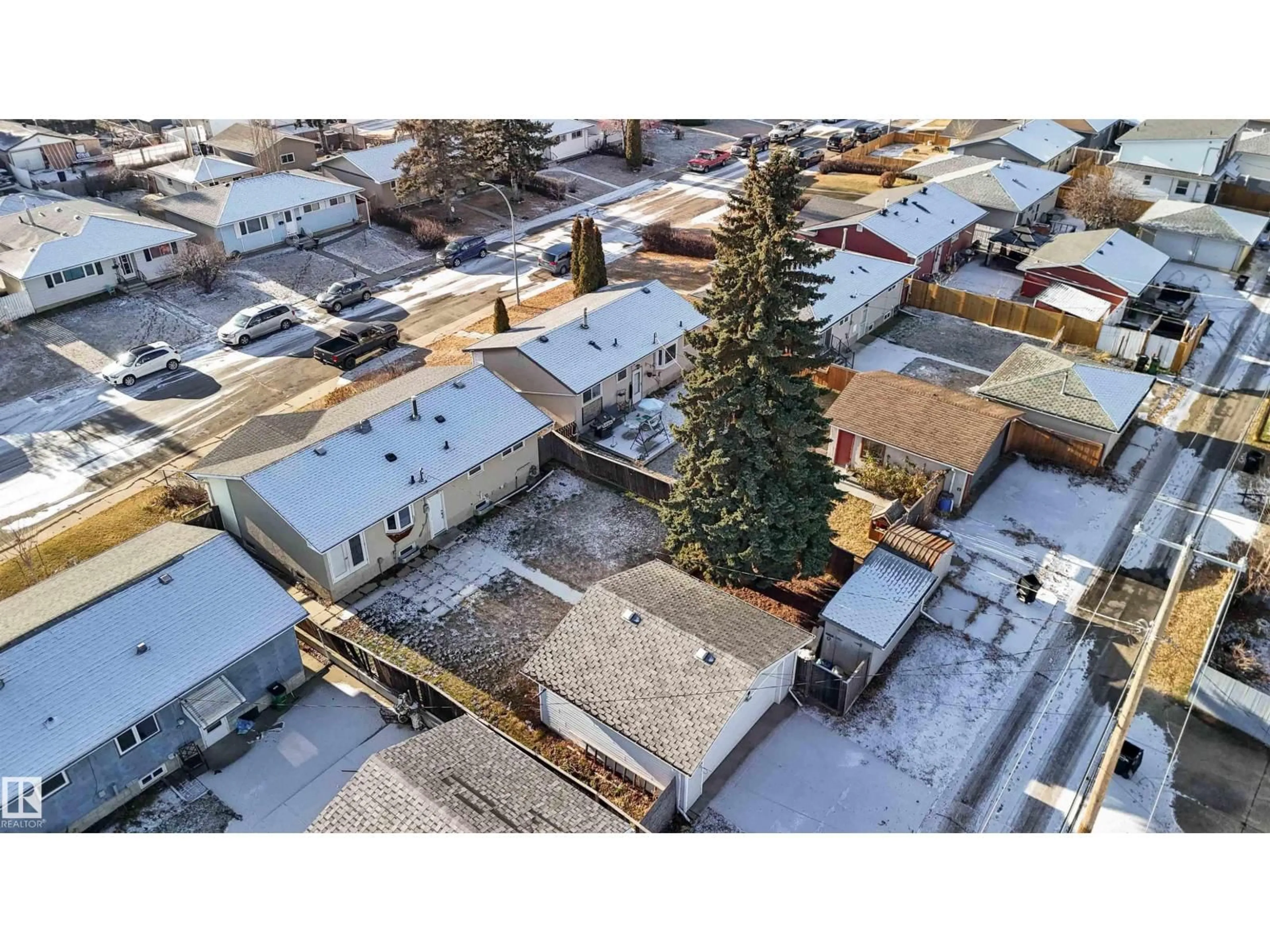 A pic from outside/outdoor area/front of a property/back of a property/a pic from drone, street for 7516 136 AV, Edmonton Alberta T5C2K5