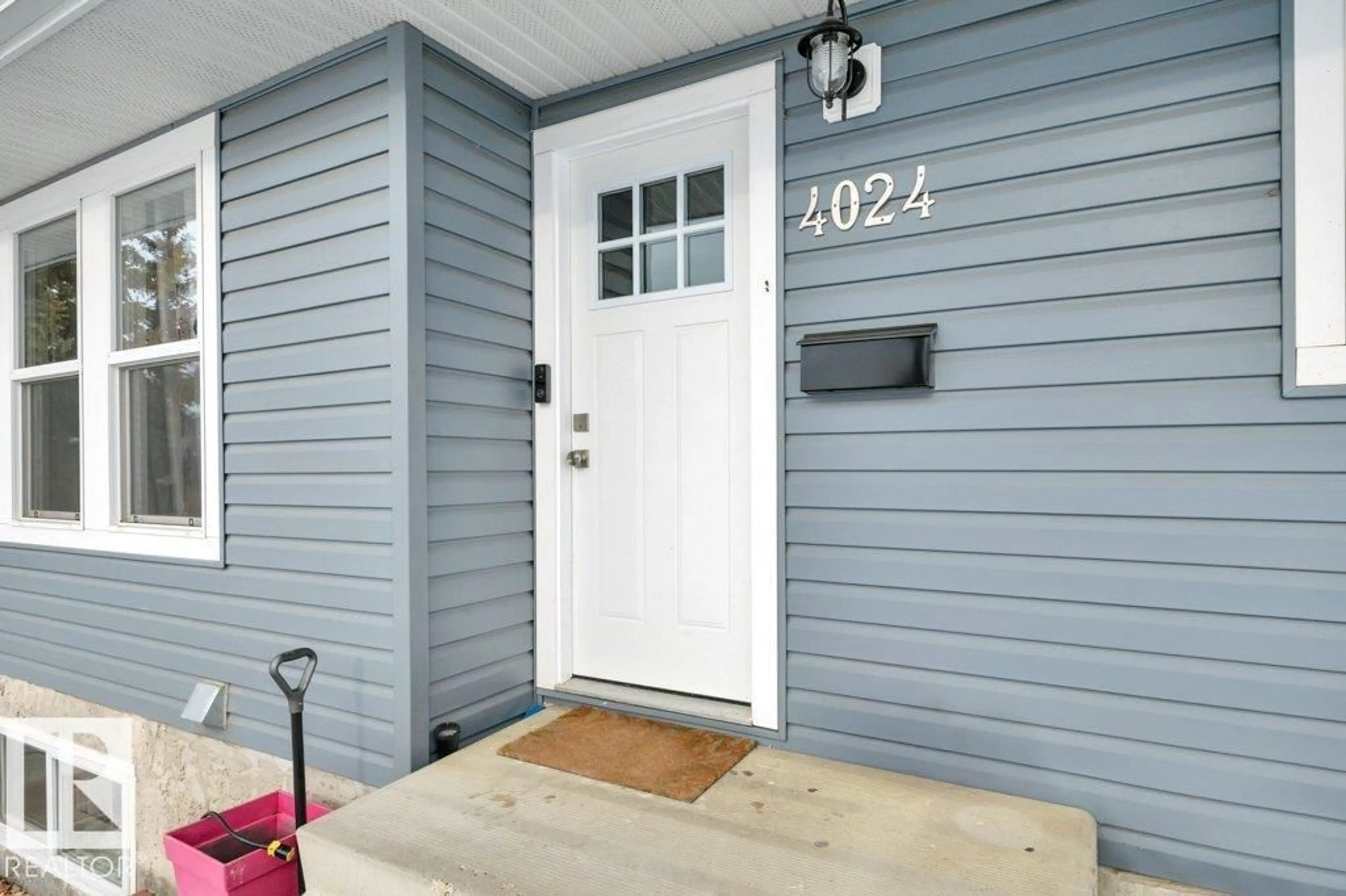Indoor entryway for 4024 37 AV, Leduc Alberta T9E6C9