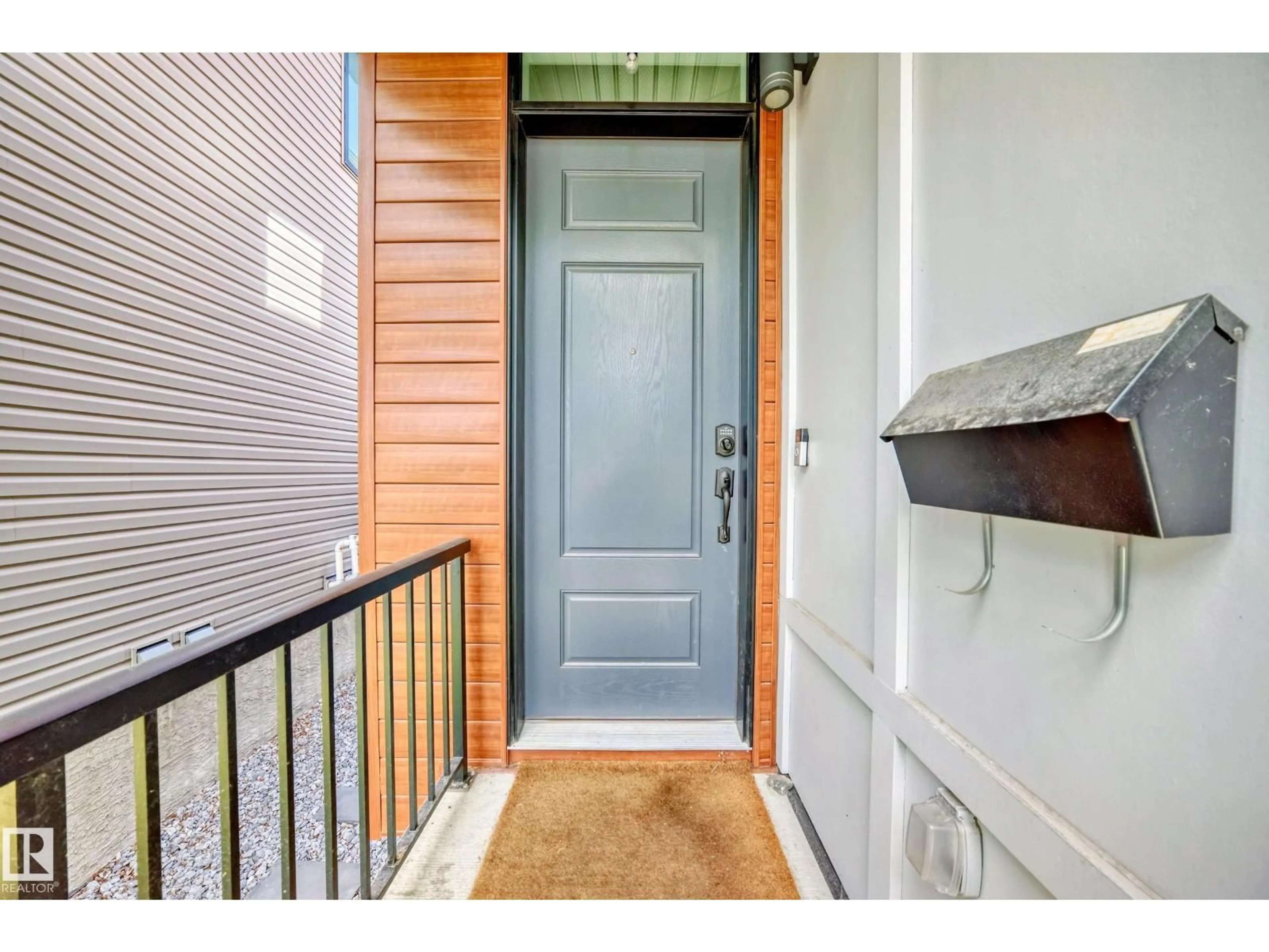 Indoor entryway for 8321 80 AV, Edmonton Alberta T6C0S9