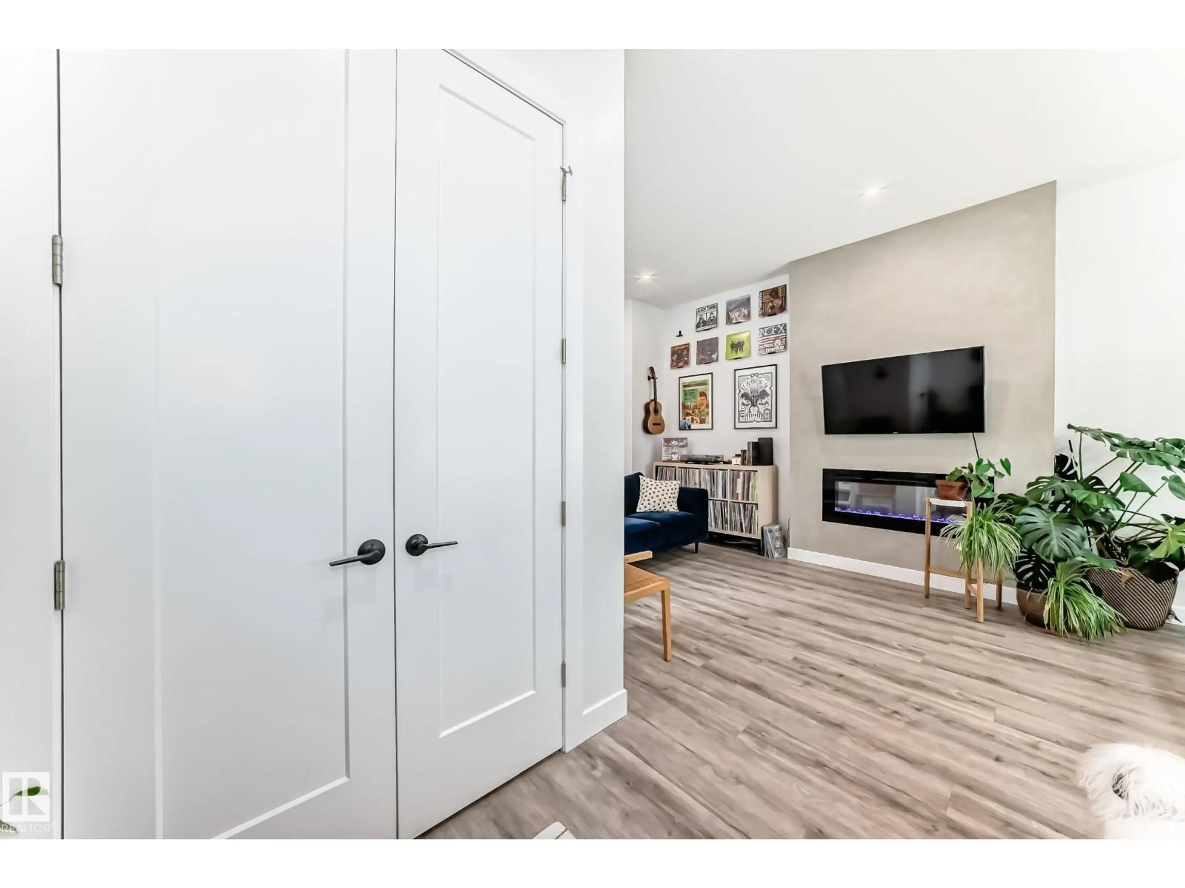 Indoor entryway for 8321 80 AV, Edmonton Alberta T6C0S9