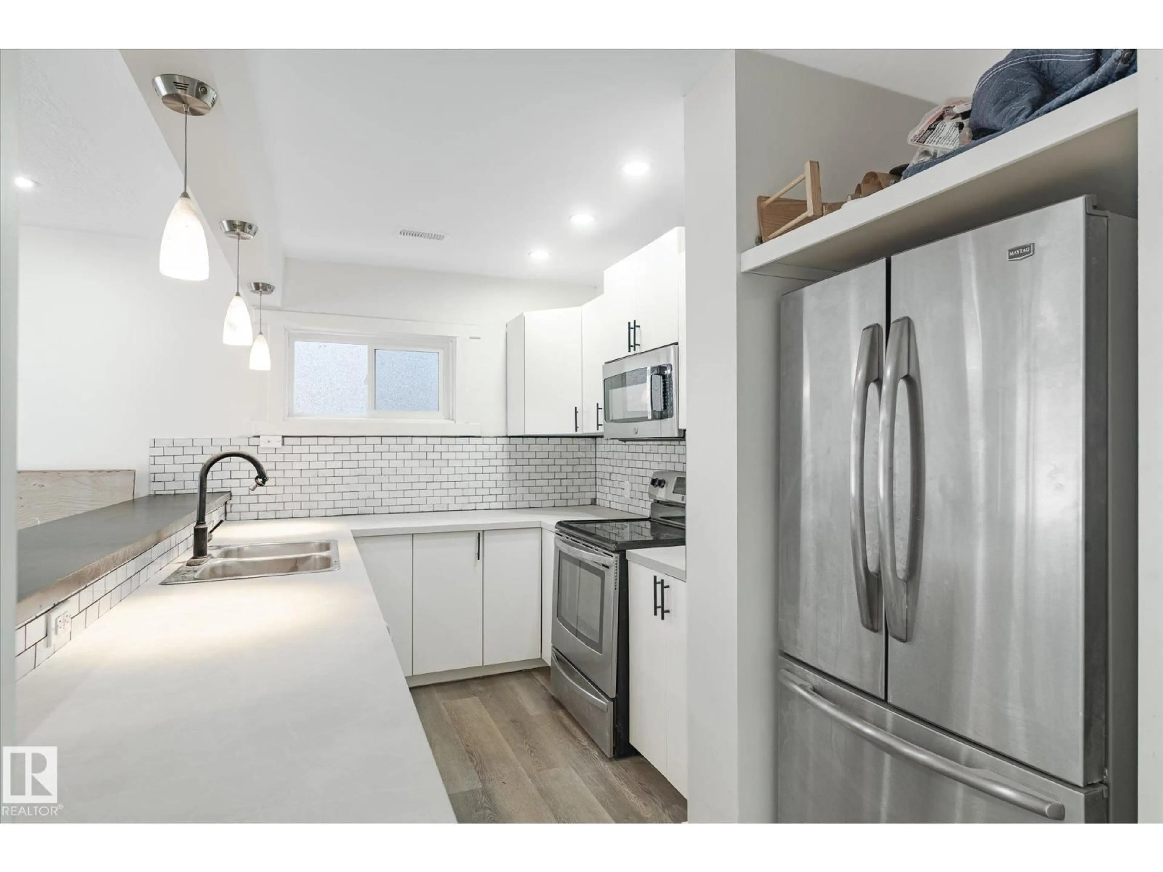 Unknown for 12034 37 ST, Edmonton Alberta T5W2C3