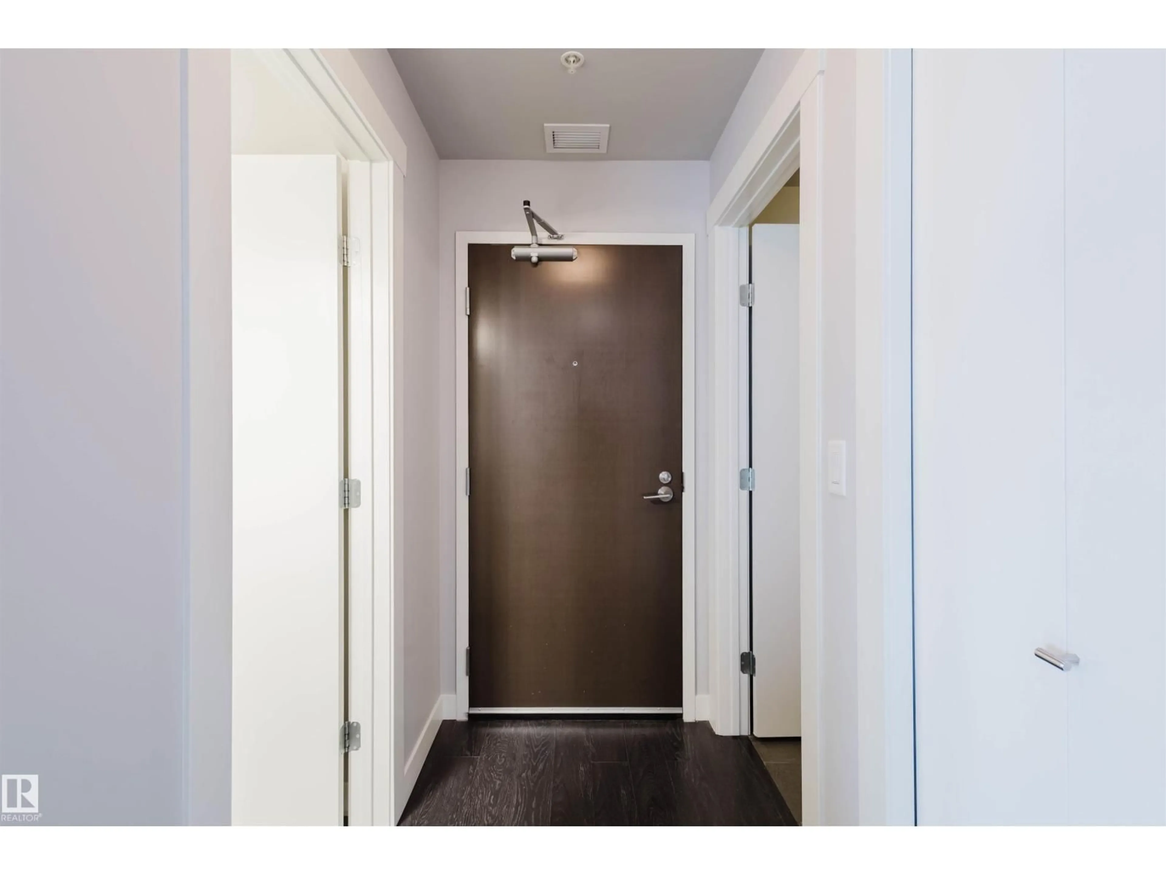 Indoor entryway for 10226 - 2207 104 ST, Edmonton Alberta T5J1B8