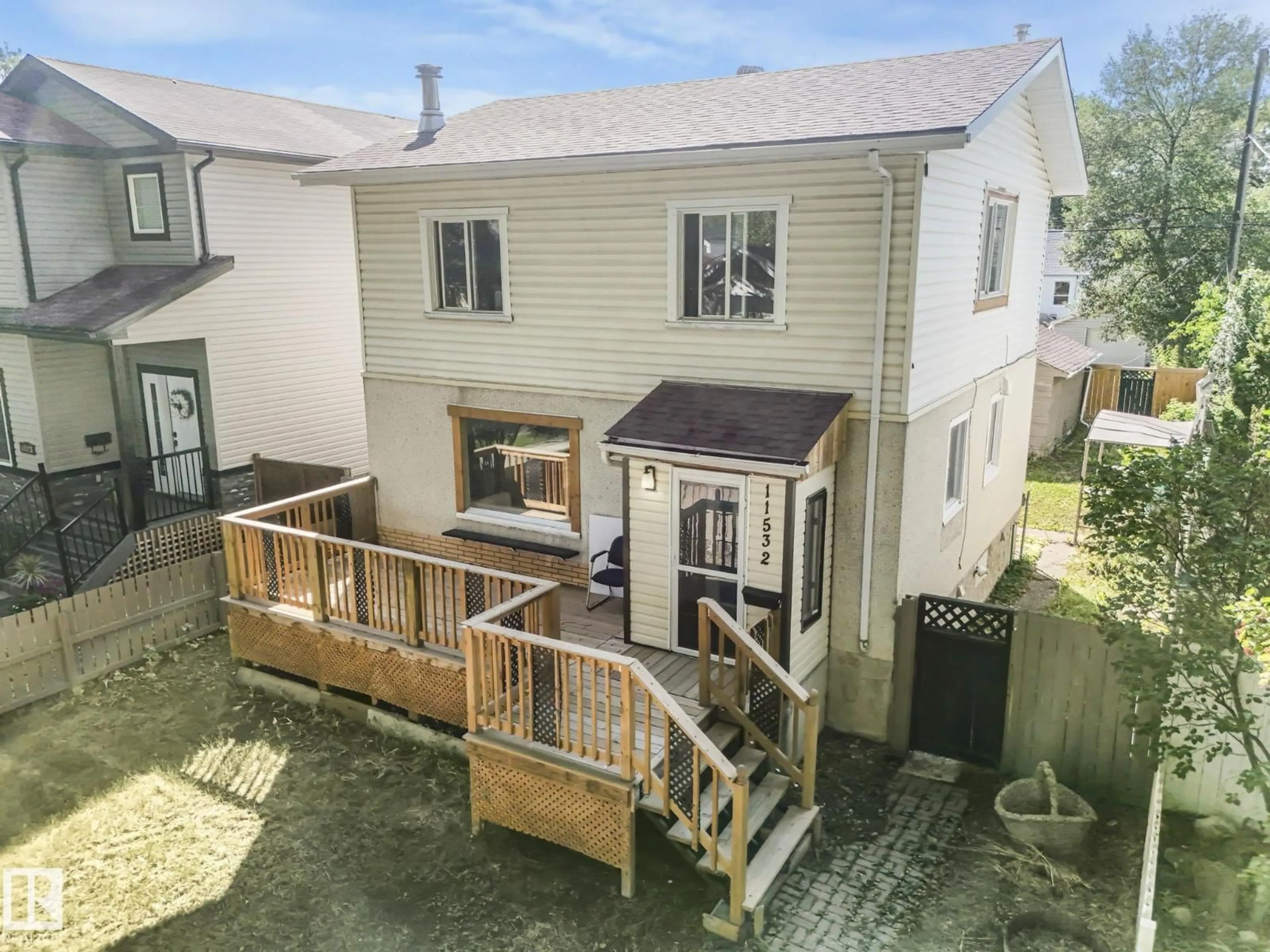 A pic from outside/outdoor area/front of a property/back of a property/a pic from drone, street for 11532 88 ST, Edmonton Alberta T5B3R3