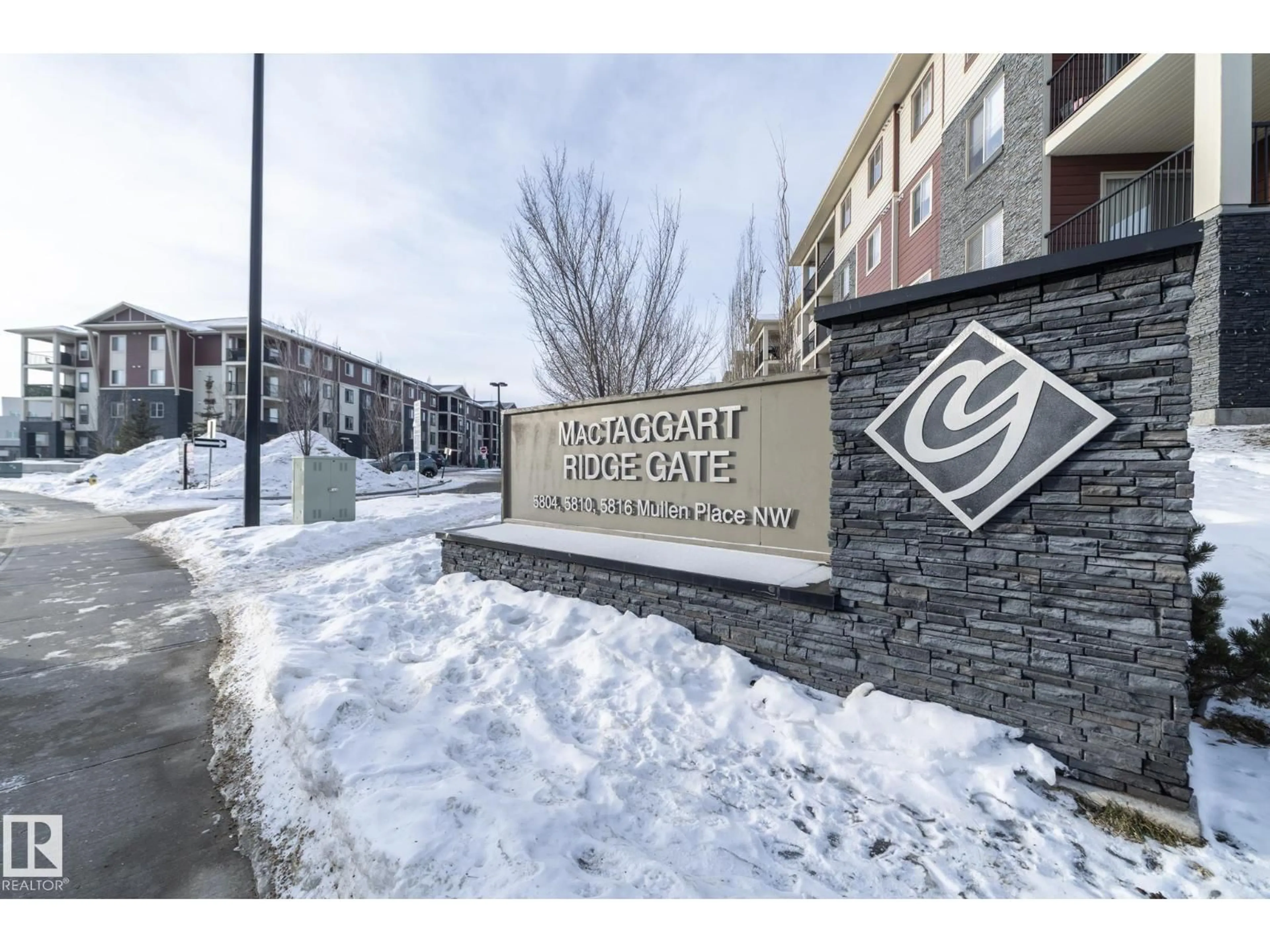 Indoor foyer for 215 MULLEN PLACE, Edmonton Alberta T6R0W3