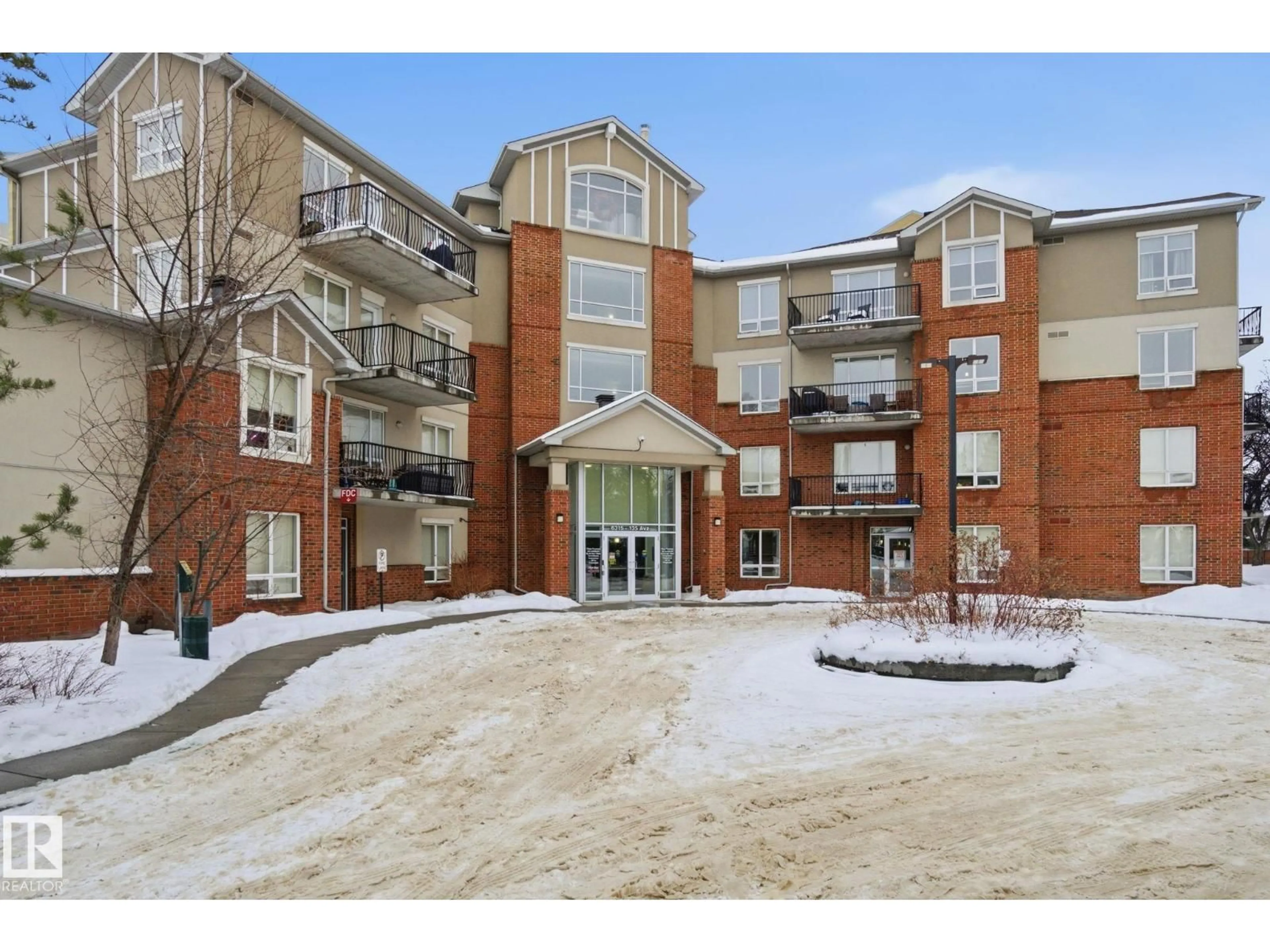 Indoor foyer for #126 - 6315 135 AV, Edmonton Alberta T5A5J7