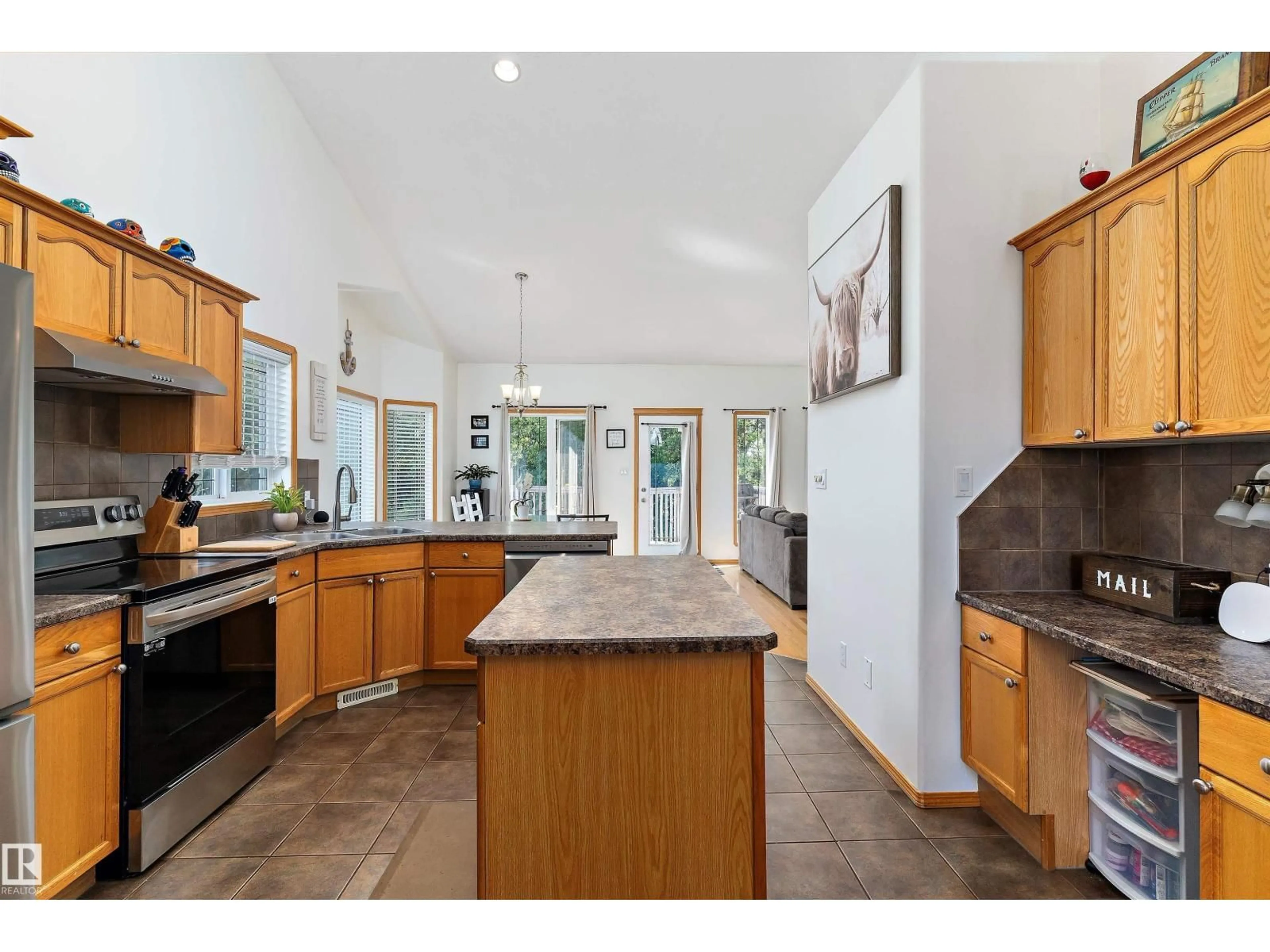 Open concept kitchen, ceramic/tile floor for 75 WILLOWVIEW BV, Rural Parkland County Alberta T7Z0A5