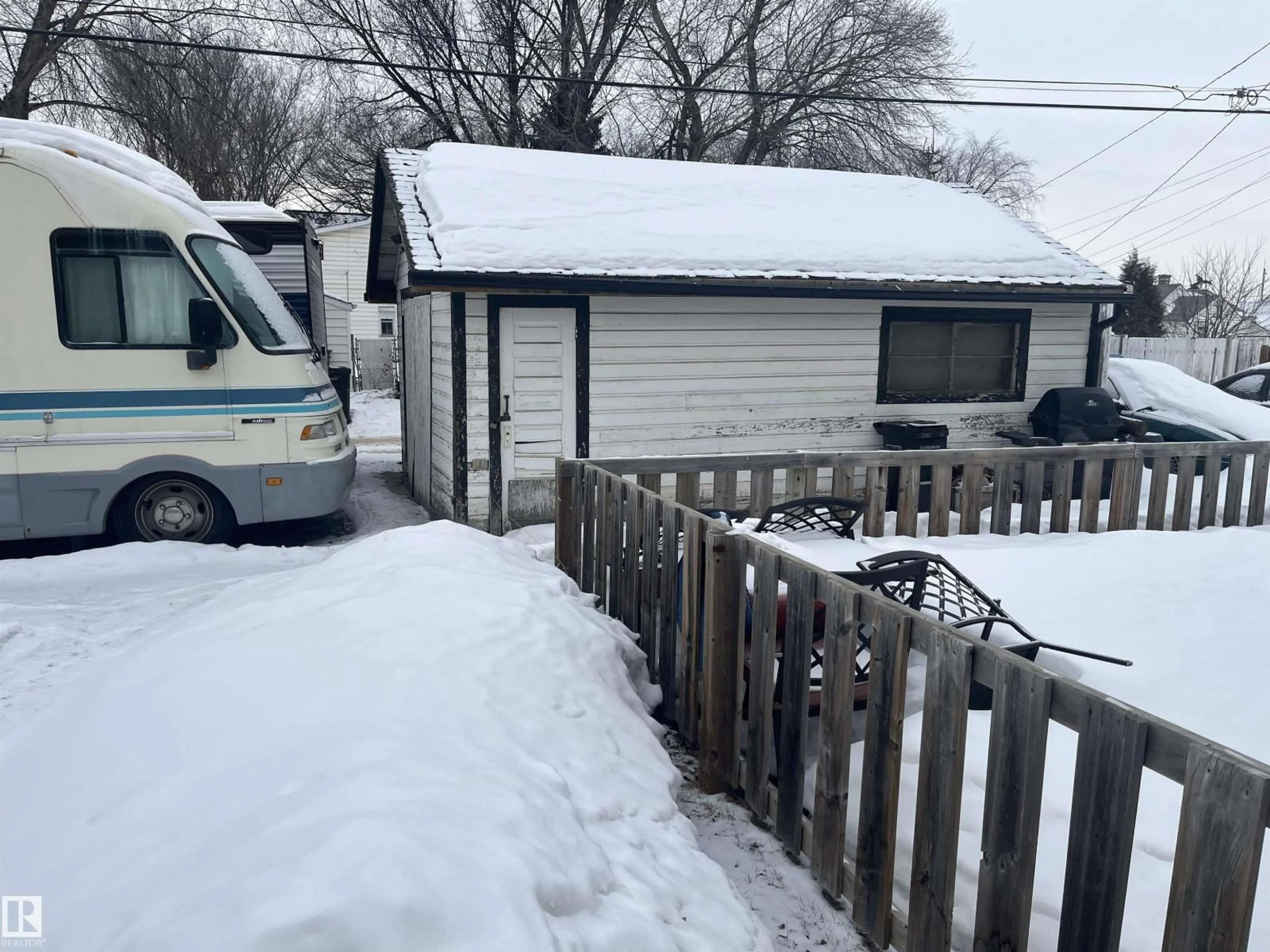 Shed for NW - 6002-6008 122 AV, Edmonton Alberta T5W4R2