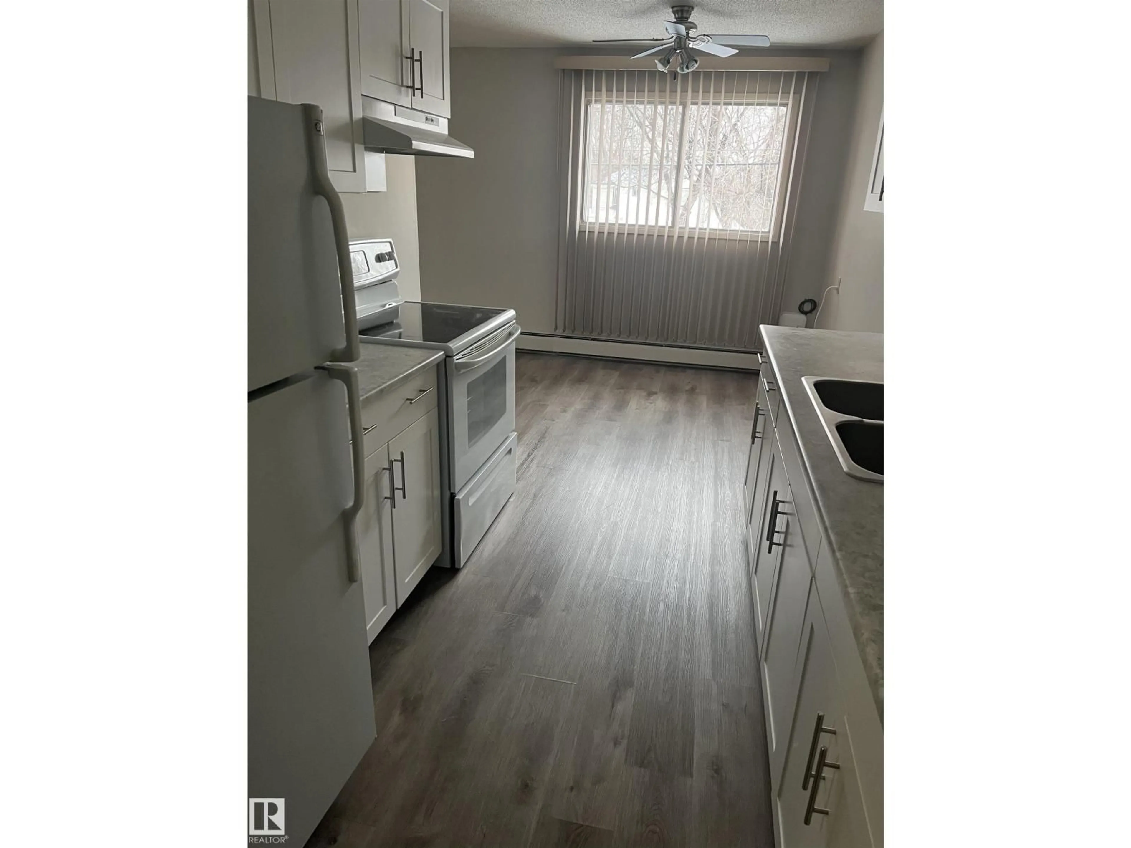 Standard kitchen, wood/laminate floor for NW - 6002-6008 122 AV, Edmonton Alberta T5W4R2